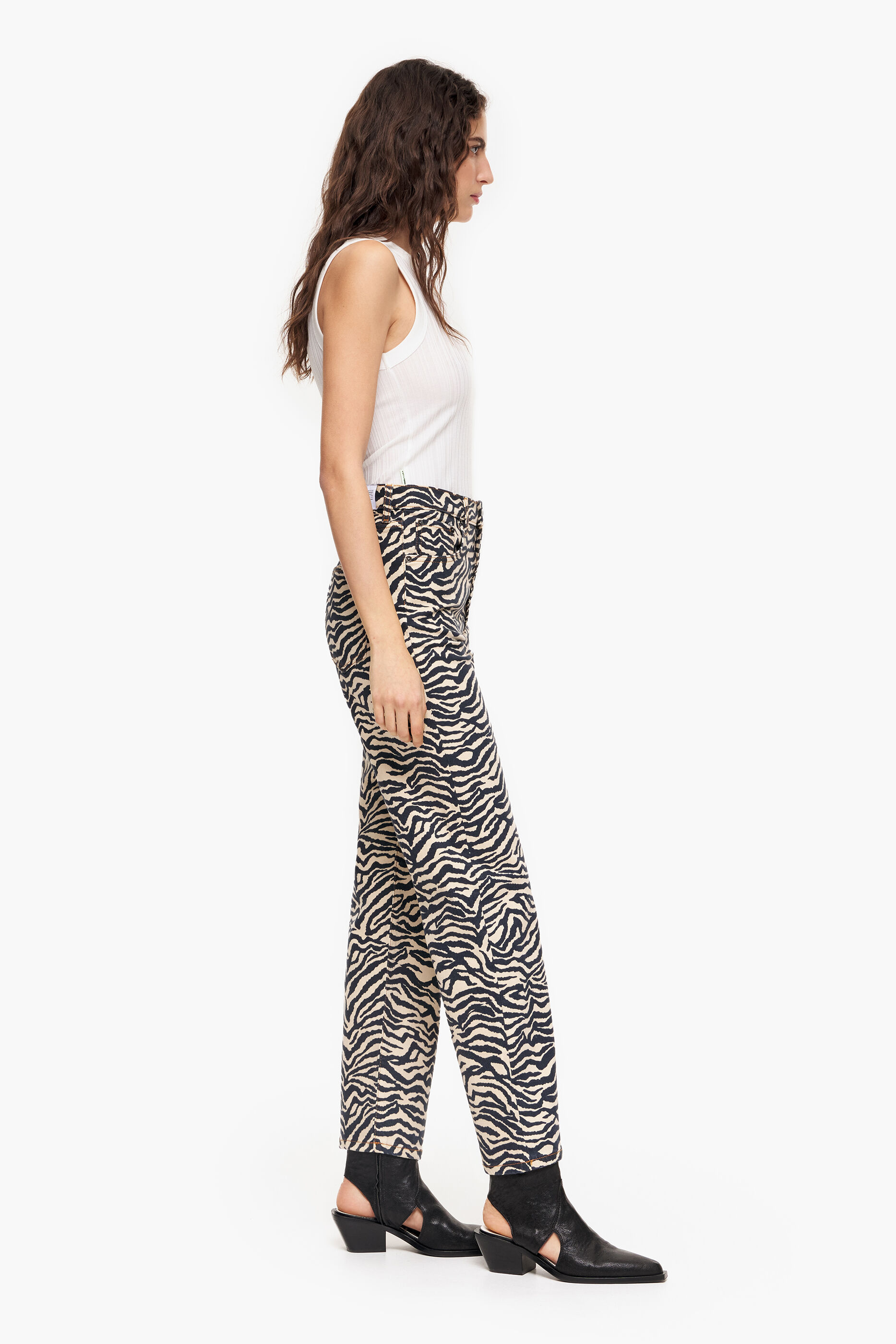 CALÇA RETA CROPPED - Calça jeans reta com estampa de tigre