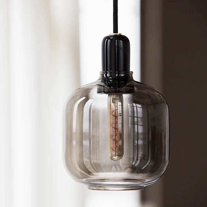 Normann Copenhagen - Amp Pendelleuchte small, Gold / grün