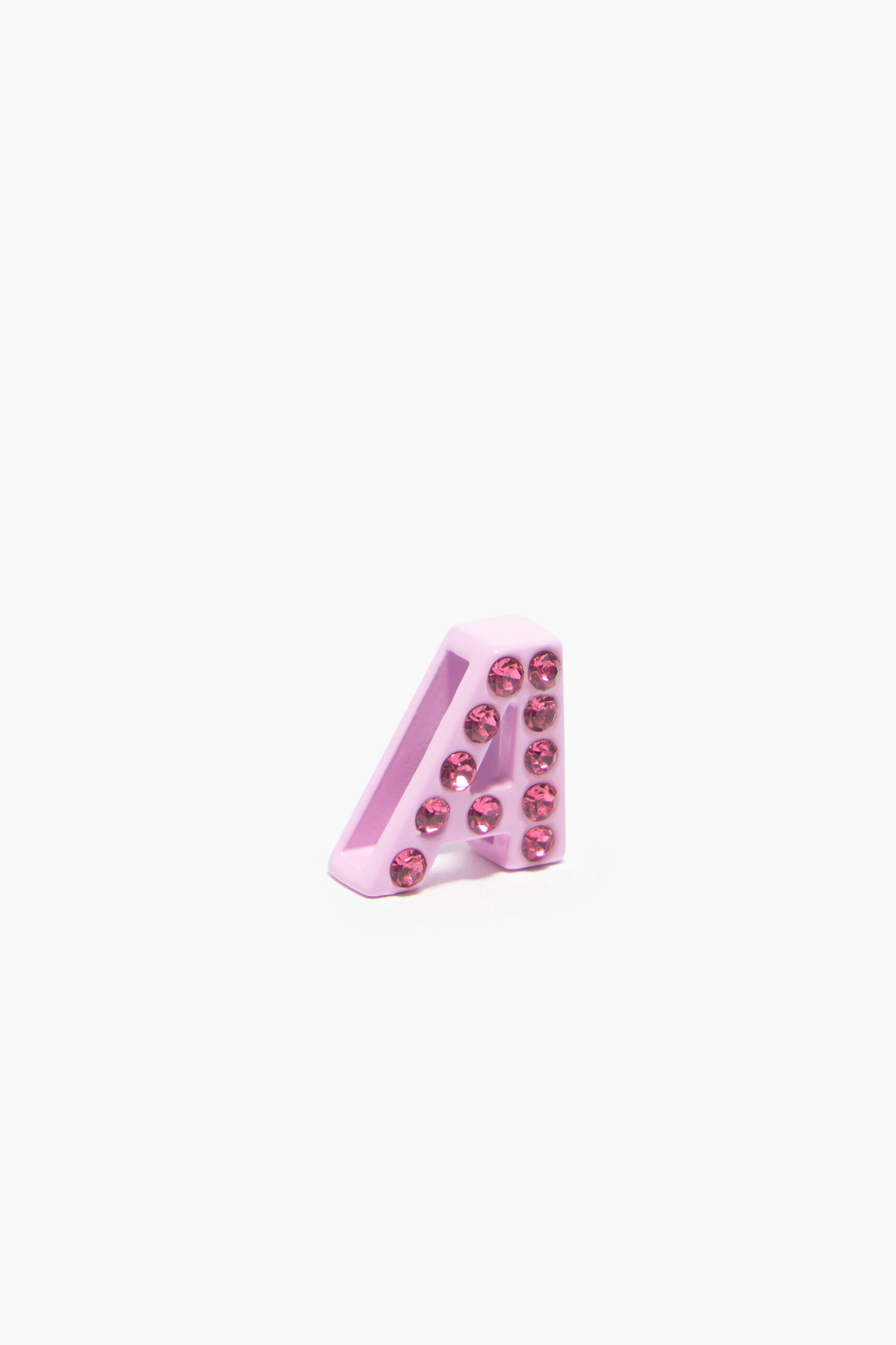 Pingente com a letra A, metal rosa.