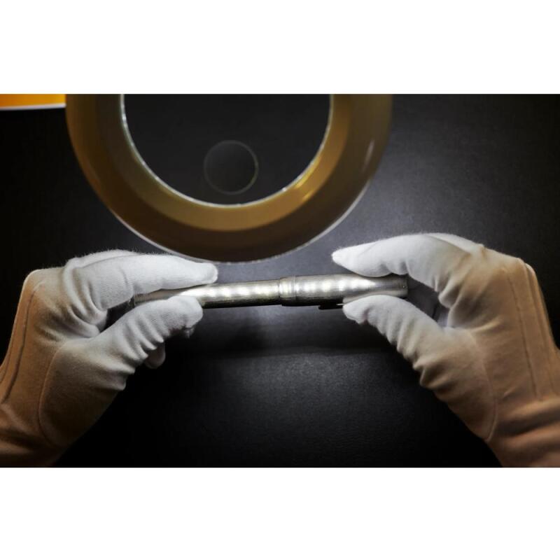 Roller en métal précieux, corps et attributs palladium brossés