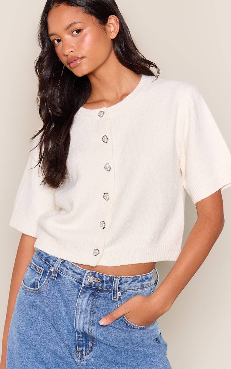 Crème T-shirt En Maille Douce Avec Détail De Boutons Nacrés