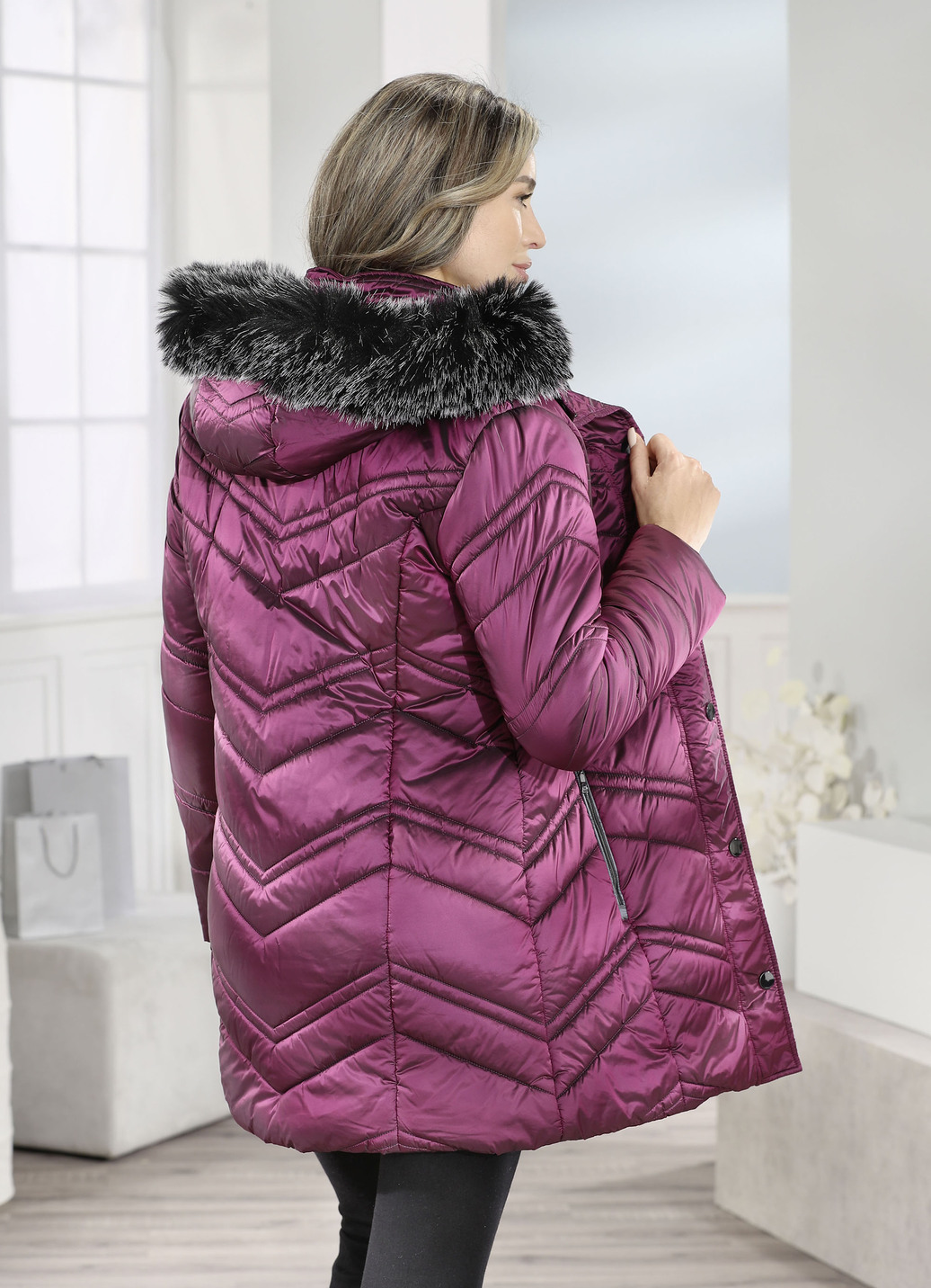 Jacke mit abnehmbarer Kapuze