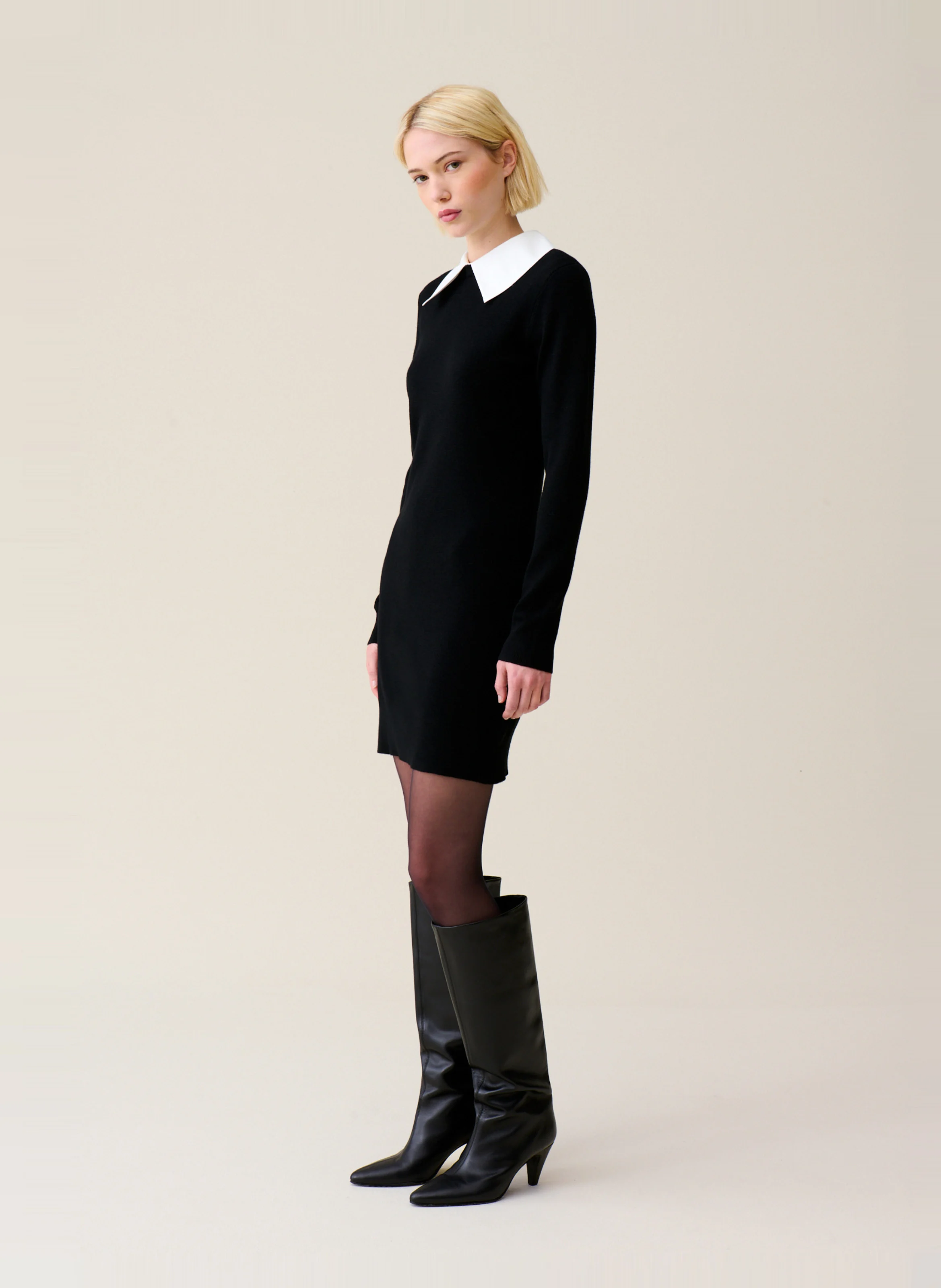 Robe courte cintrée en laine | Noir