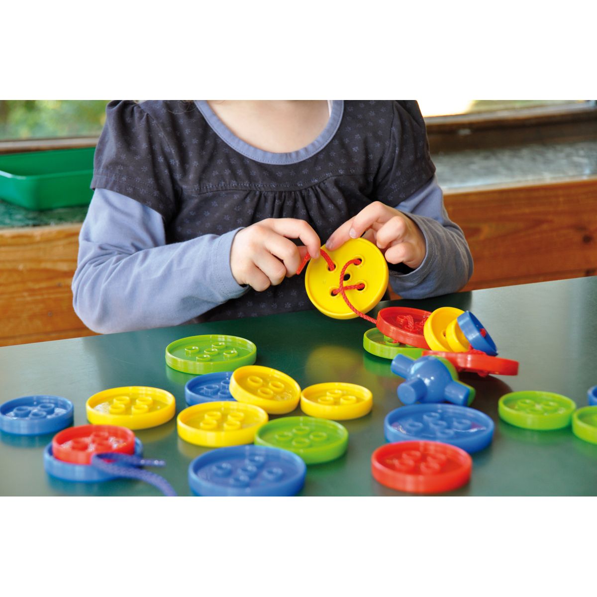 EDUPLAY Fädelknöpfe in Box