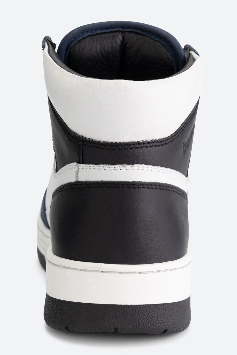 be:at:  Kobe Sneaker