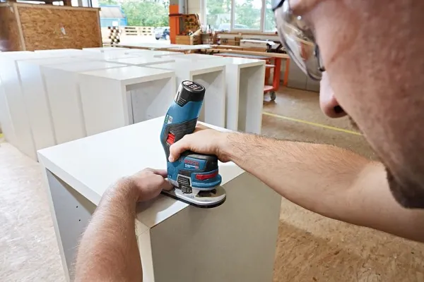 Bosch AKKUKANTFRÆSER GKF 12V-8 2X3AH L-BOXX