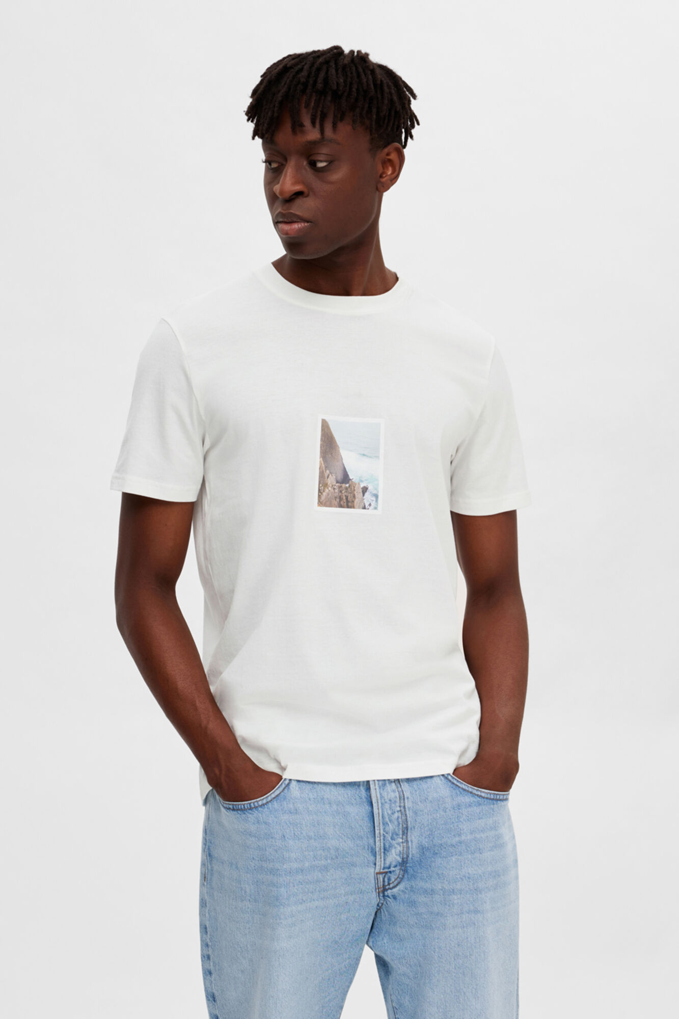 Camiseta de manga curta em algodão orgânico com estampa. - Branca