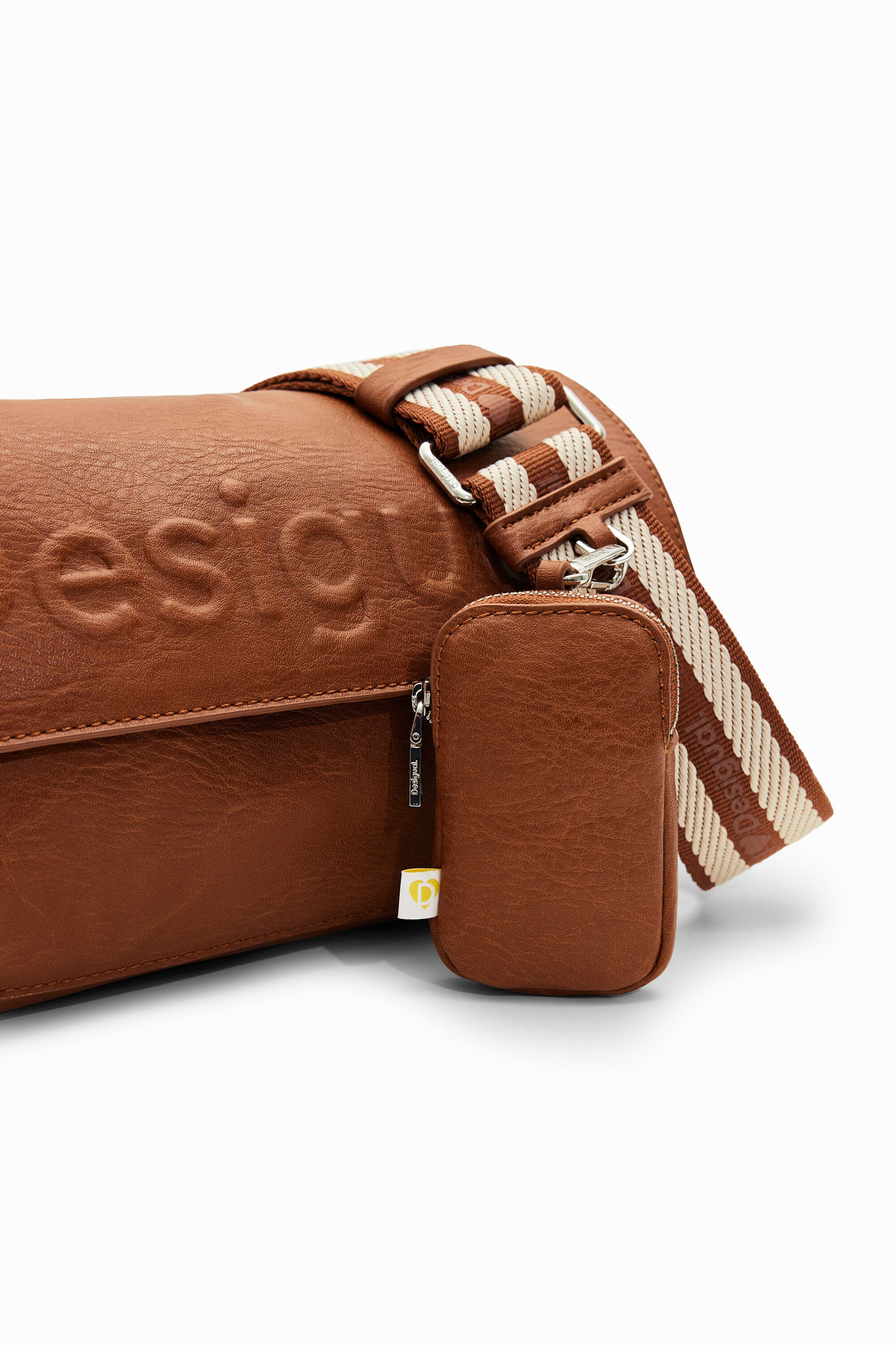 Bolsa de ombro com logotipo M