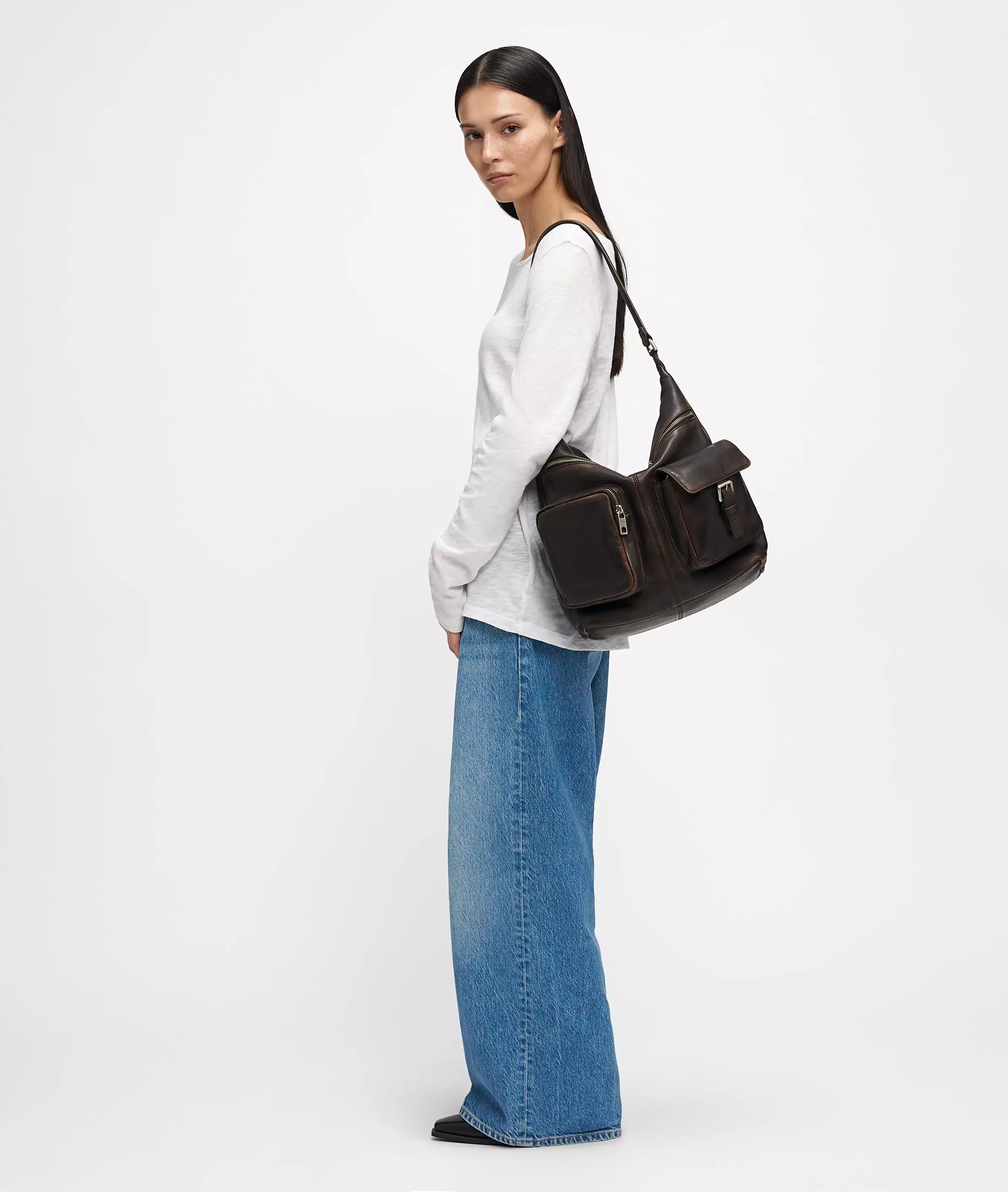 Andrea Hobo M Spacious leather bag with a vintage look