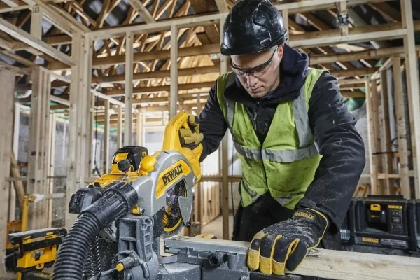 DeWALT DCS777T2-QW, 6300 rpm, 50°, 50°, 104 dB, 93 dB, 1,5 m/s²