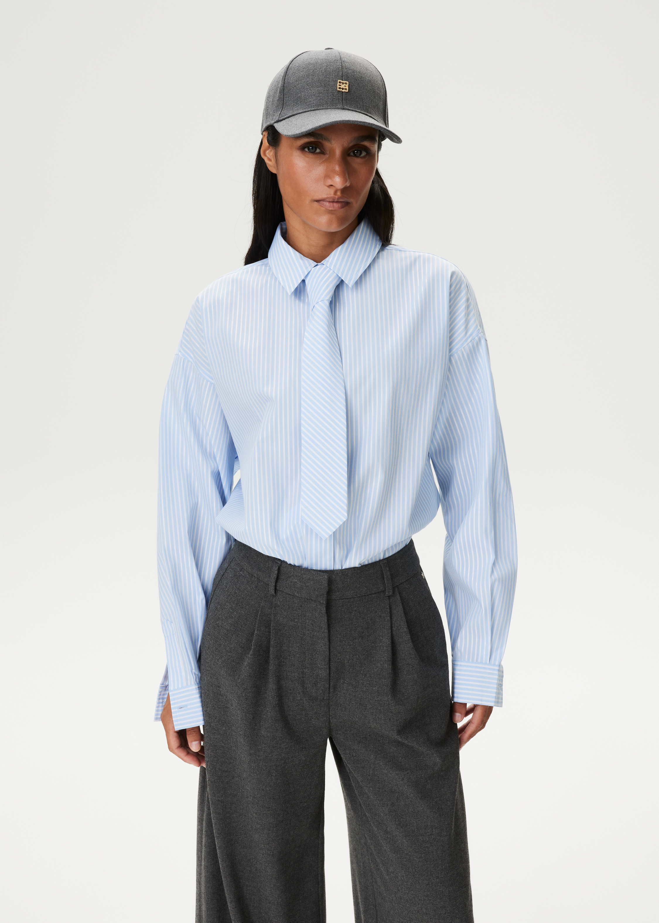 Gestreepte blouse met stropdas