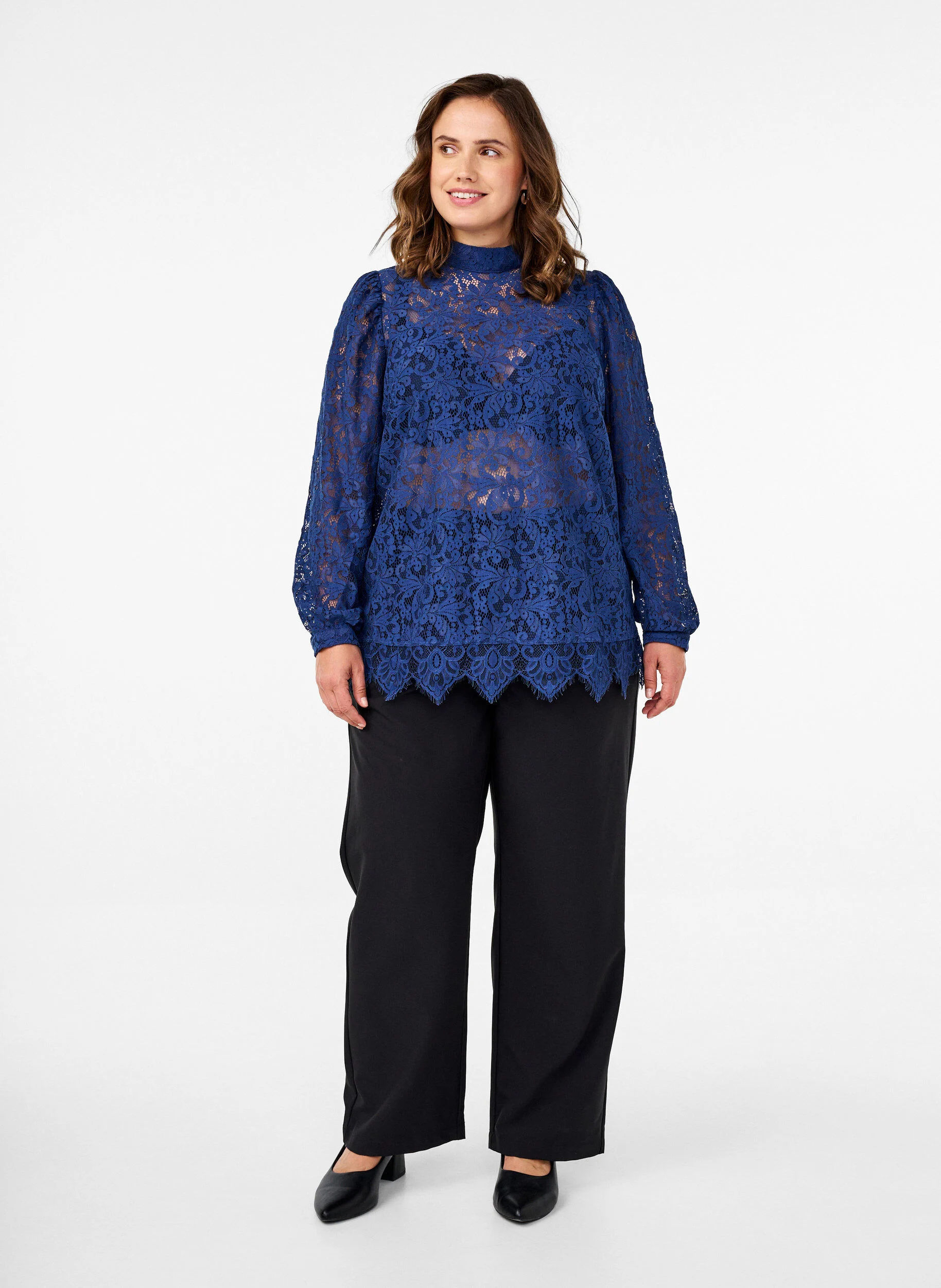 Blonde bluse med sløjfedetalje