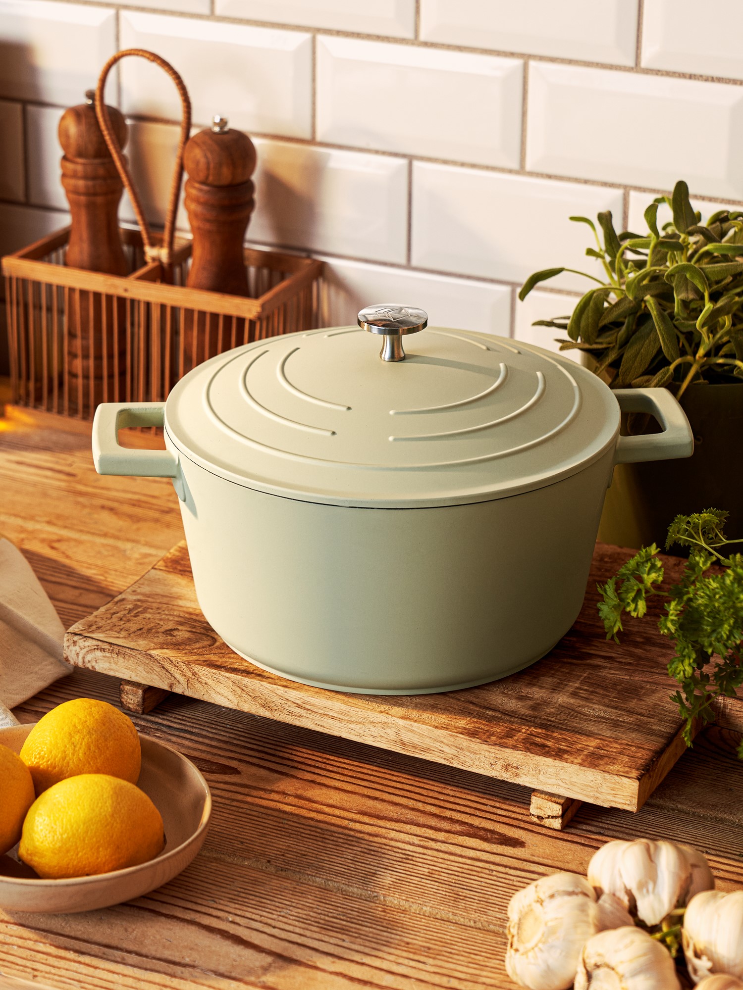 Gryde med låg 4L | Støbt aluminium/bund af rustfrit stål. 4 l. | Milky Green | MASTERCLASS