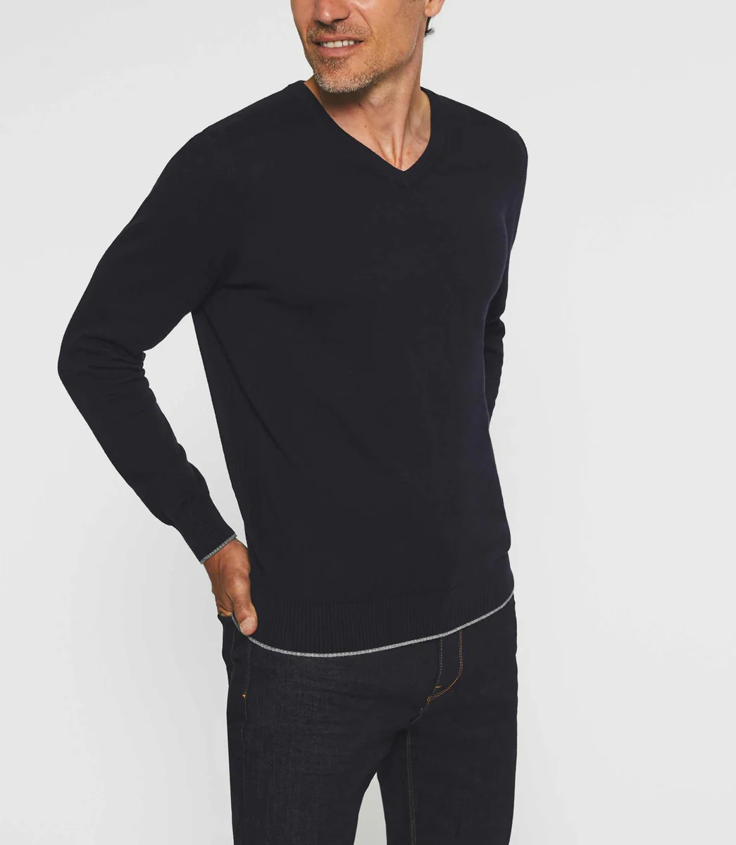 Pull col V en coton-cachemire marine BRENT