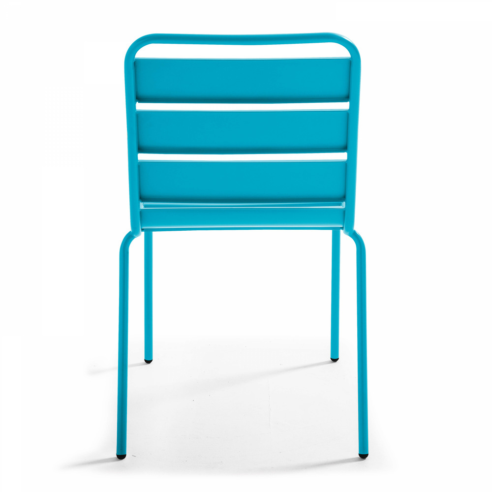 Chaise en métal bleu
