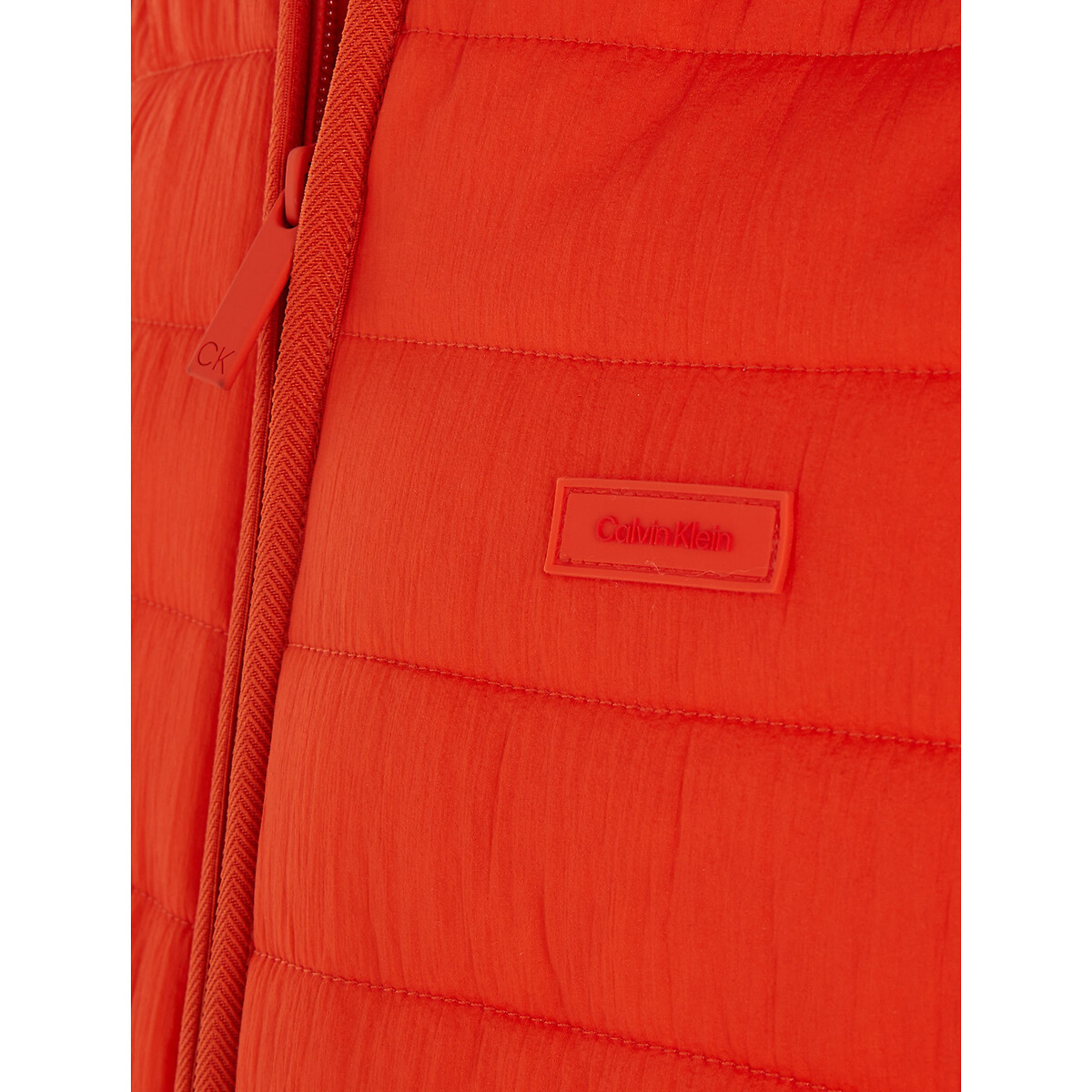 CALVIN KLEIN<br>Bodywarmer, efeito enrugado