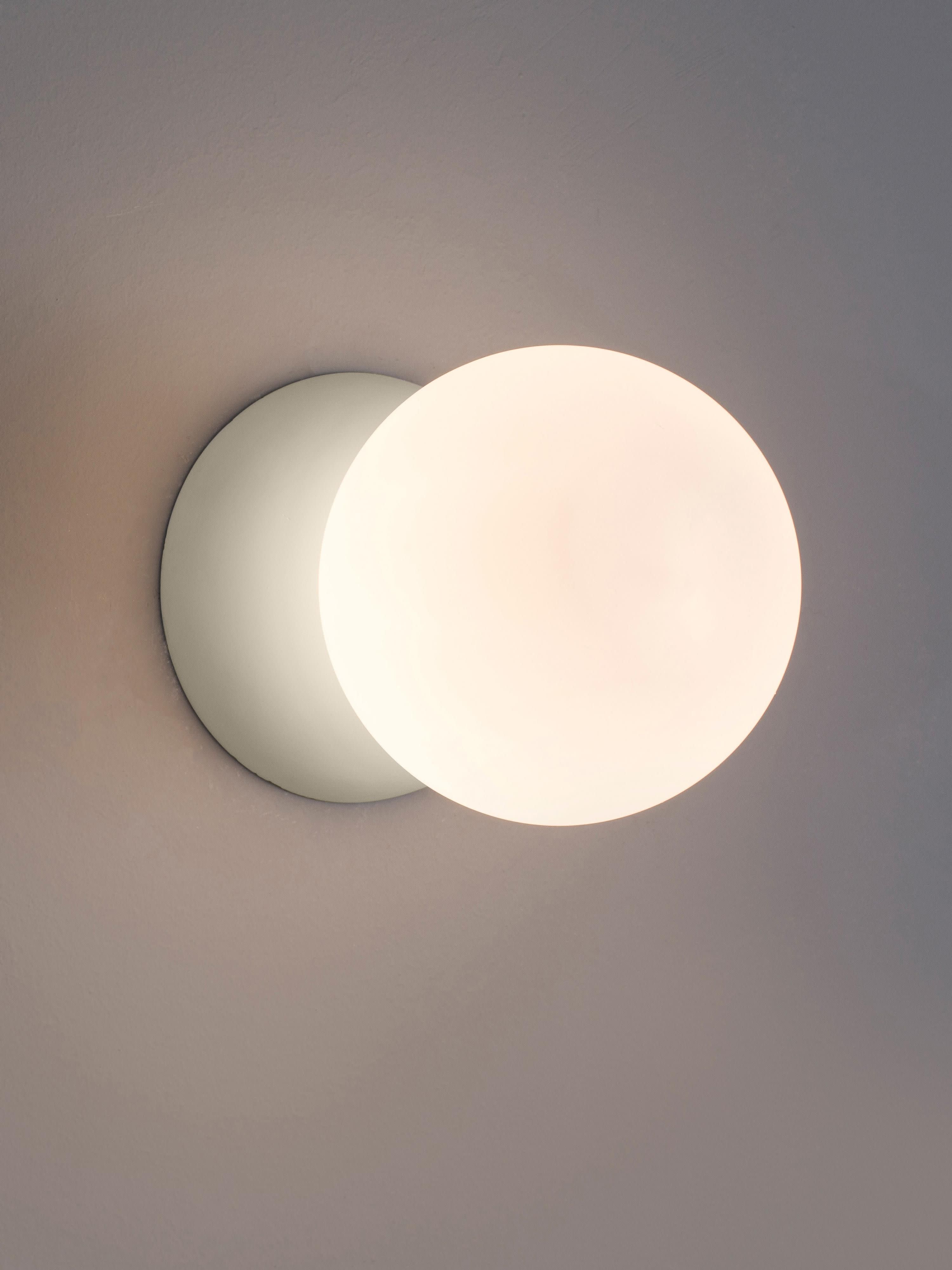 Kleine wand- en plafondlamp Zero van glas en beton