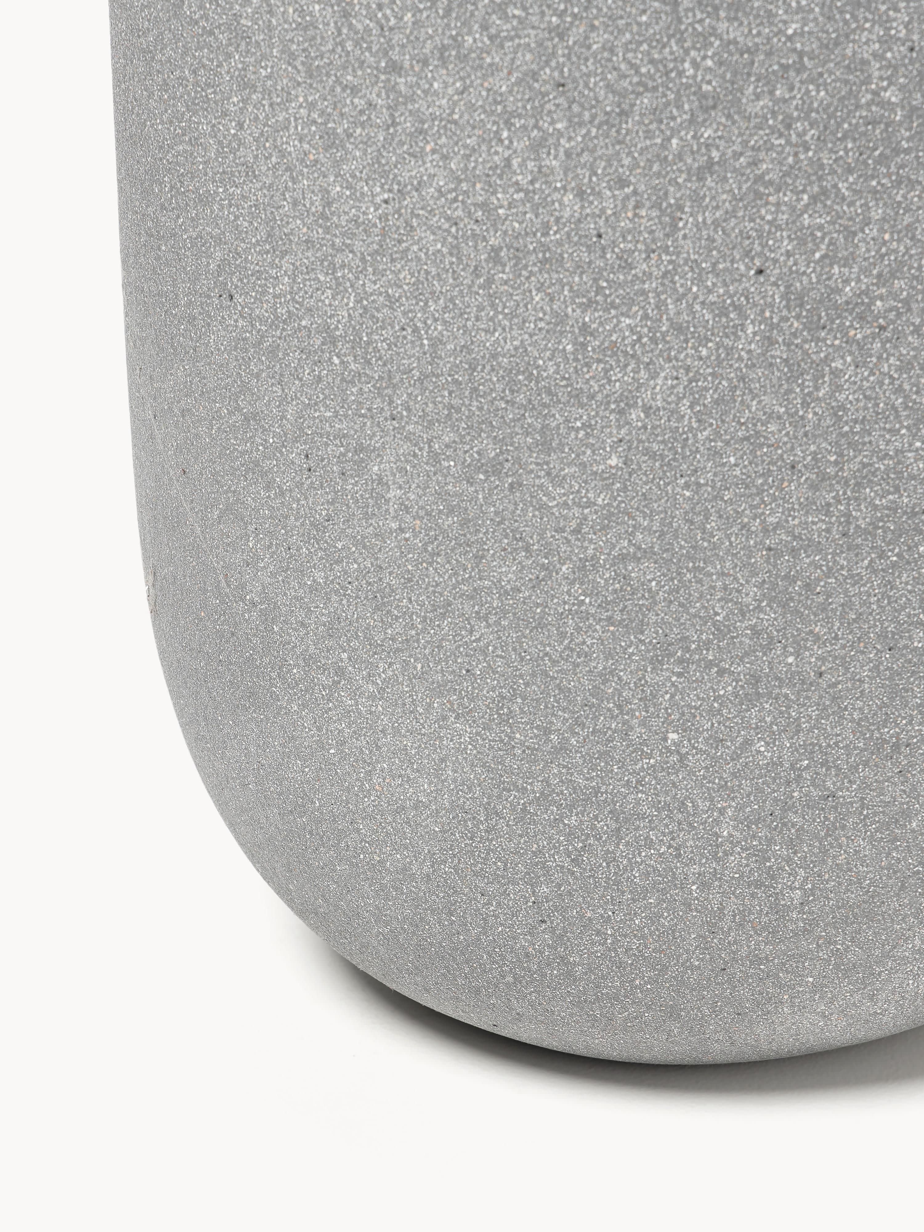 Outdoor plantenpot Tuscany van beton, H 49 cm