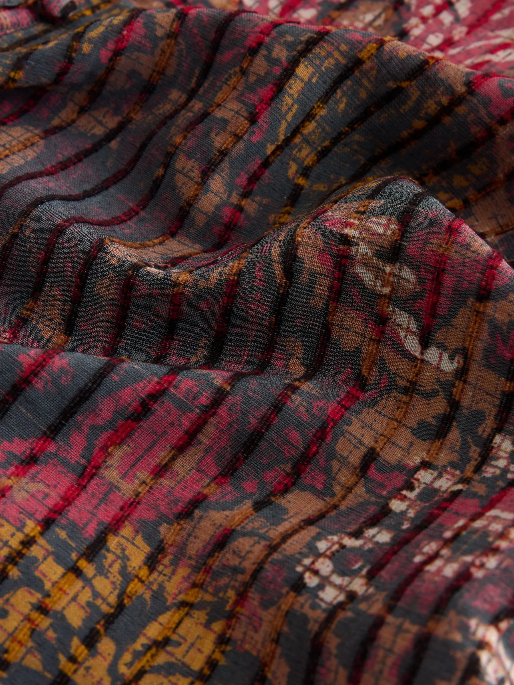 Rode abstracte bloemenprint - Chenille blouse met ladderinzet en lange mouwen
