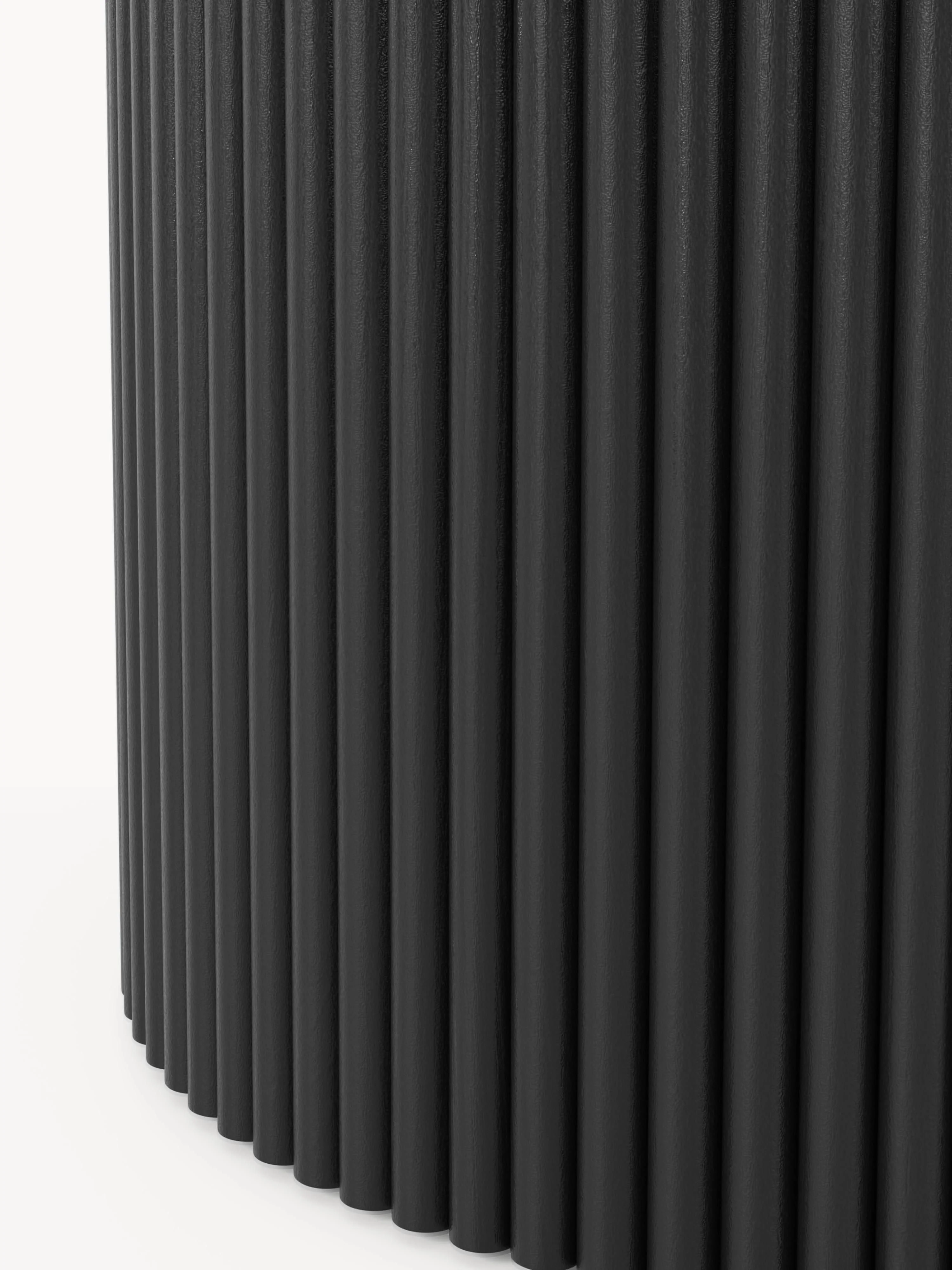 Ronde houten bijzettafel Nele met opbergruimte