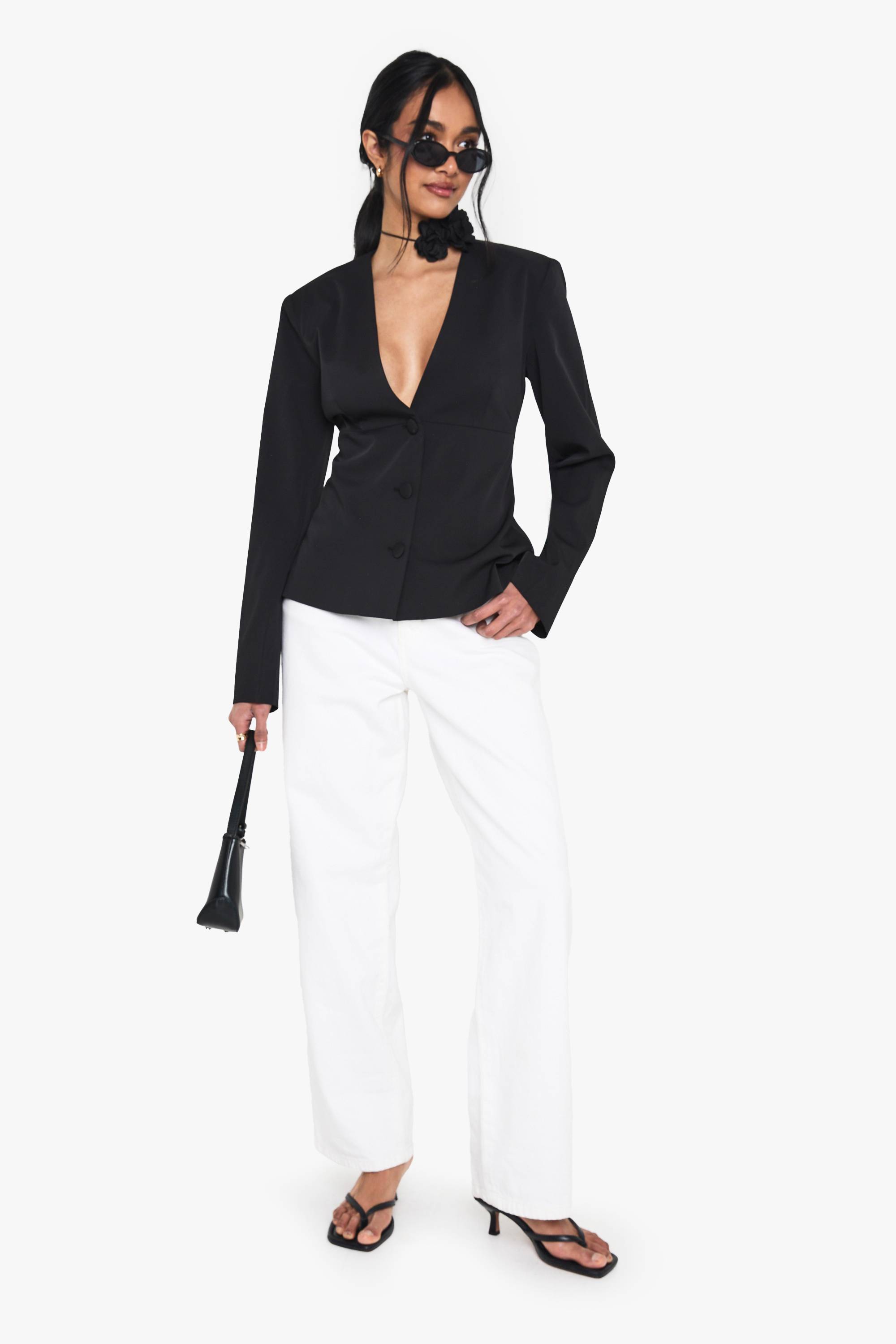 boohoo Blazer taillé à décolleté plongeant sans col