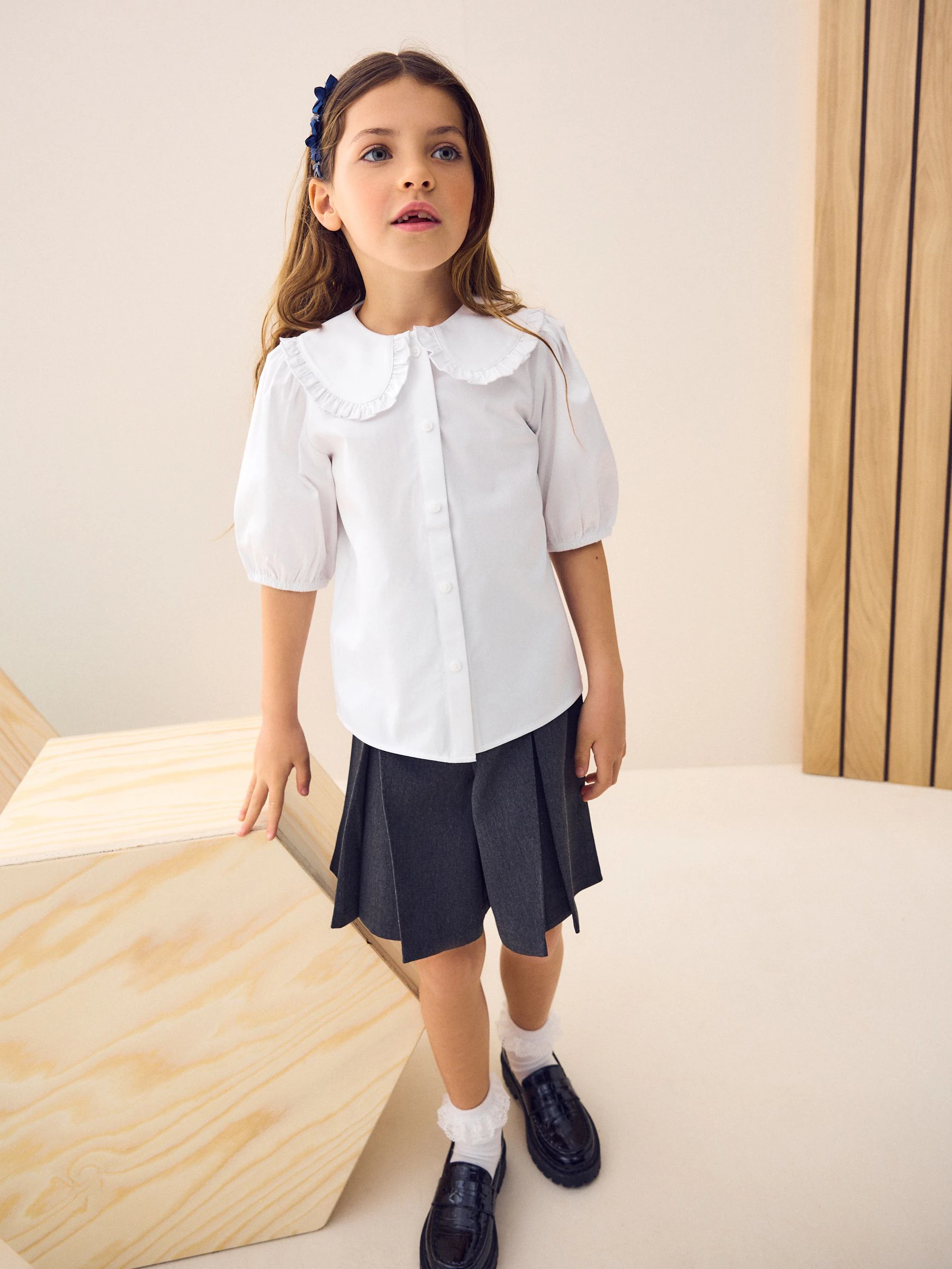 Wit - Schoolblouse met klittenbandsluiting, kraag met ruches en hoog aandeel katoen (3-14jr)