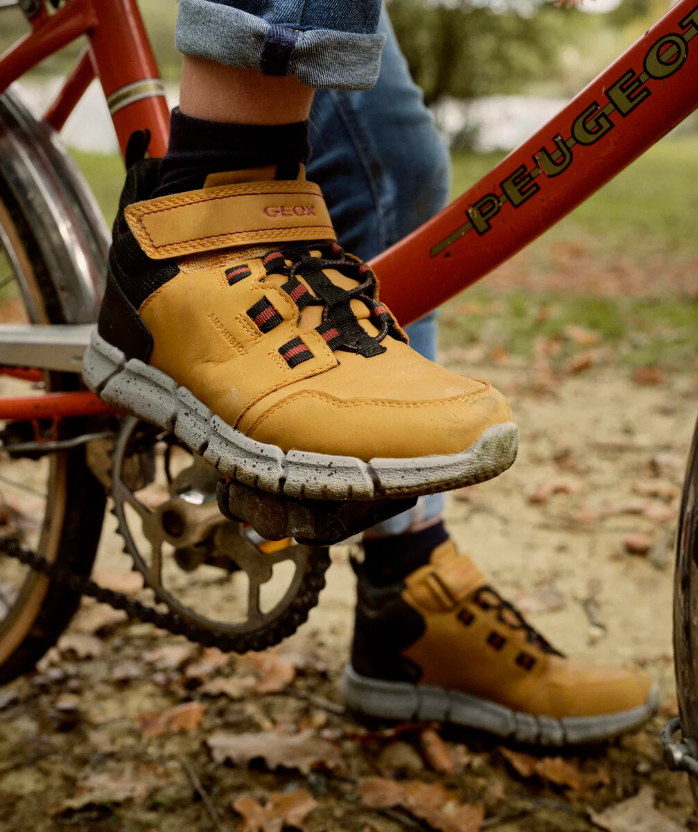 GEOXLES BOTTINES MONTANTES CAMEL ET NOIRE