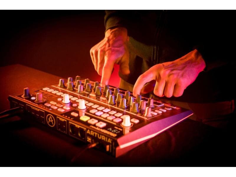 Arturia Drum Machine Drumbrute Impact Analoger Drum-Synth