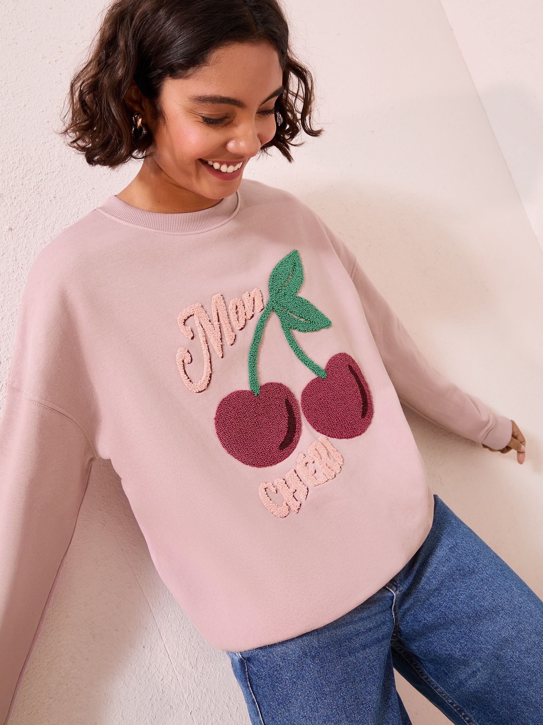 Friends Like These Cherry Sweatshirt met kersenprint