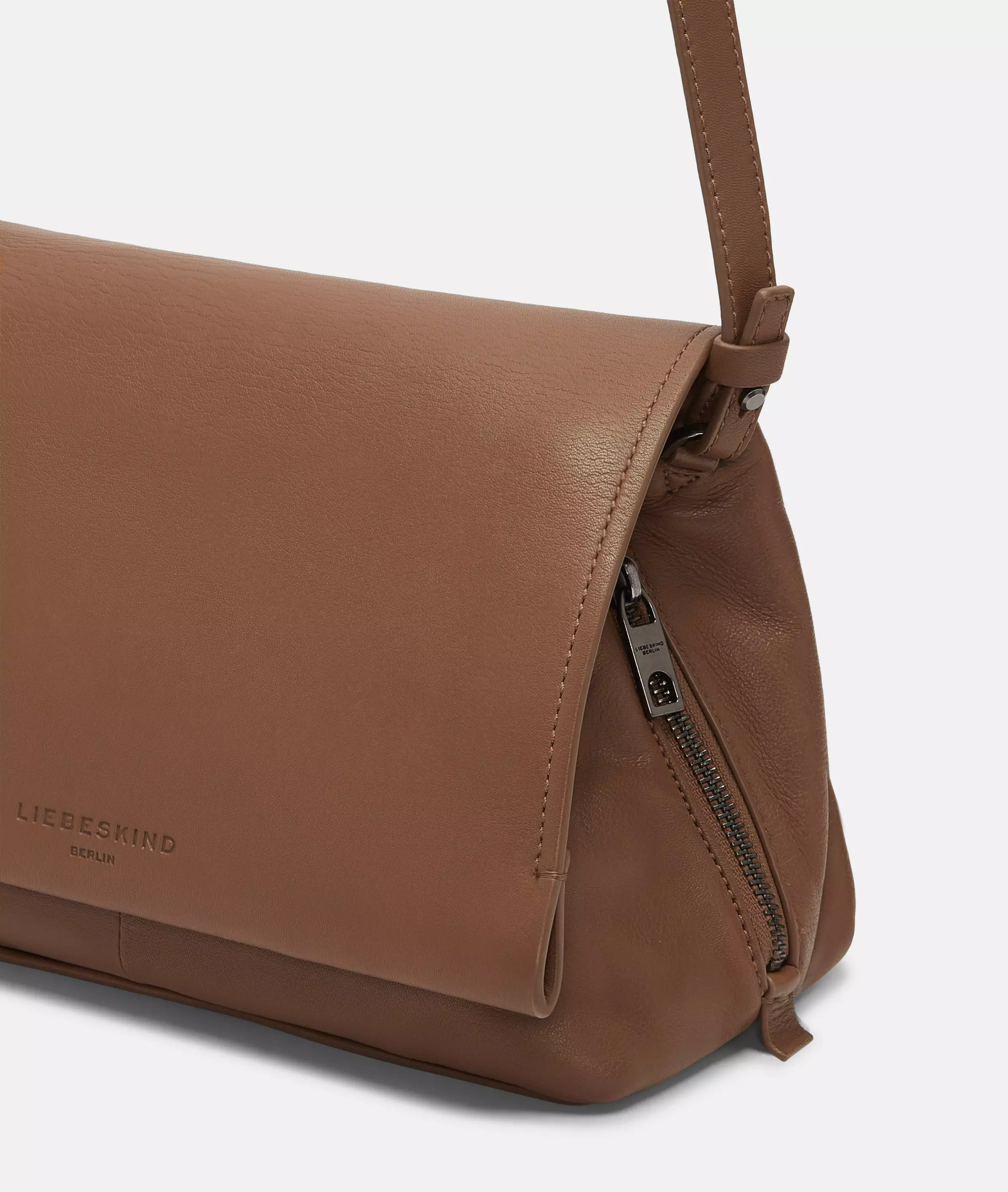 Hera Crossbody M Spacious shoulder bag made from soft sheepskin