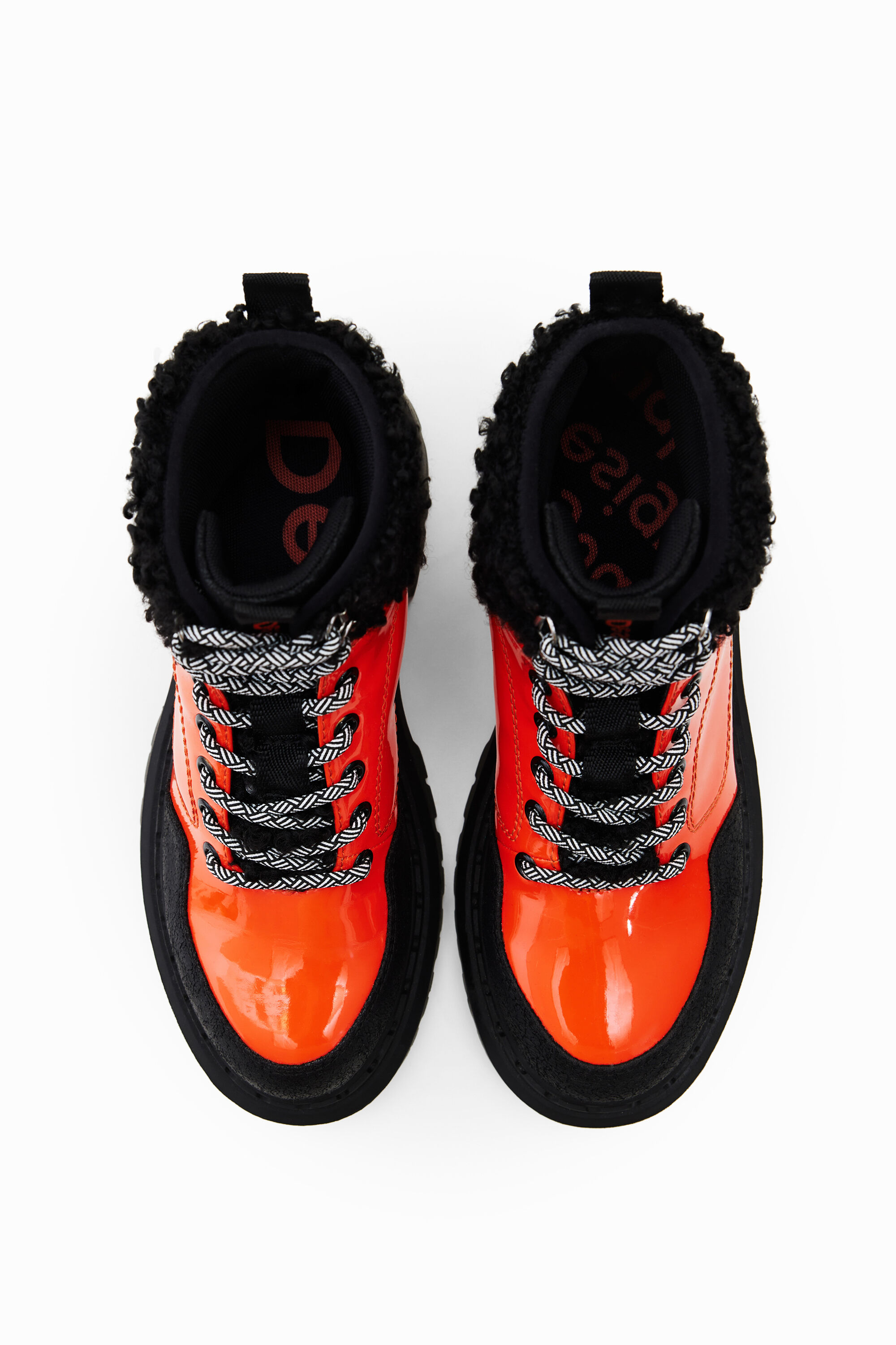 Bota trekking cordones