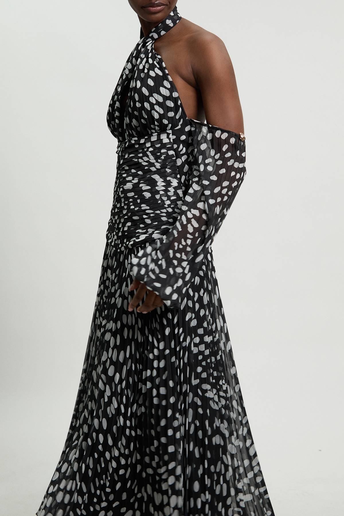 KarenMillen Robe Maxi En Georgette Tissée Froissée À Pois Avec Épaules Dénudées