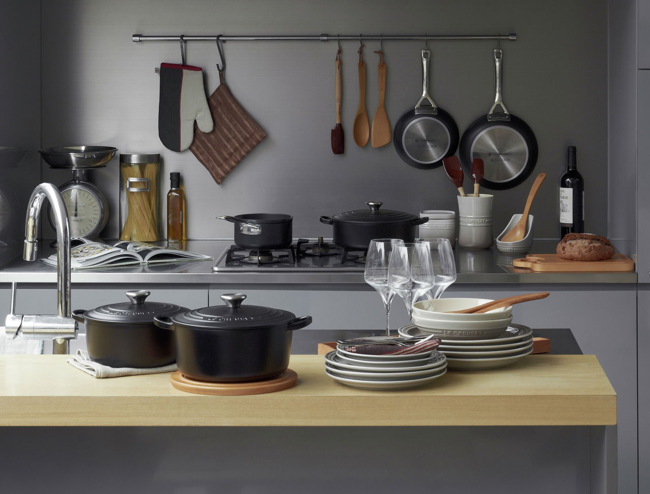 LE CREUSET Bräter Rund 24cm Schwarz SIGNATURE