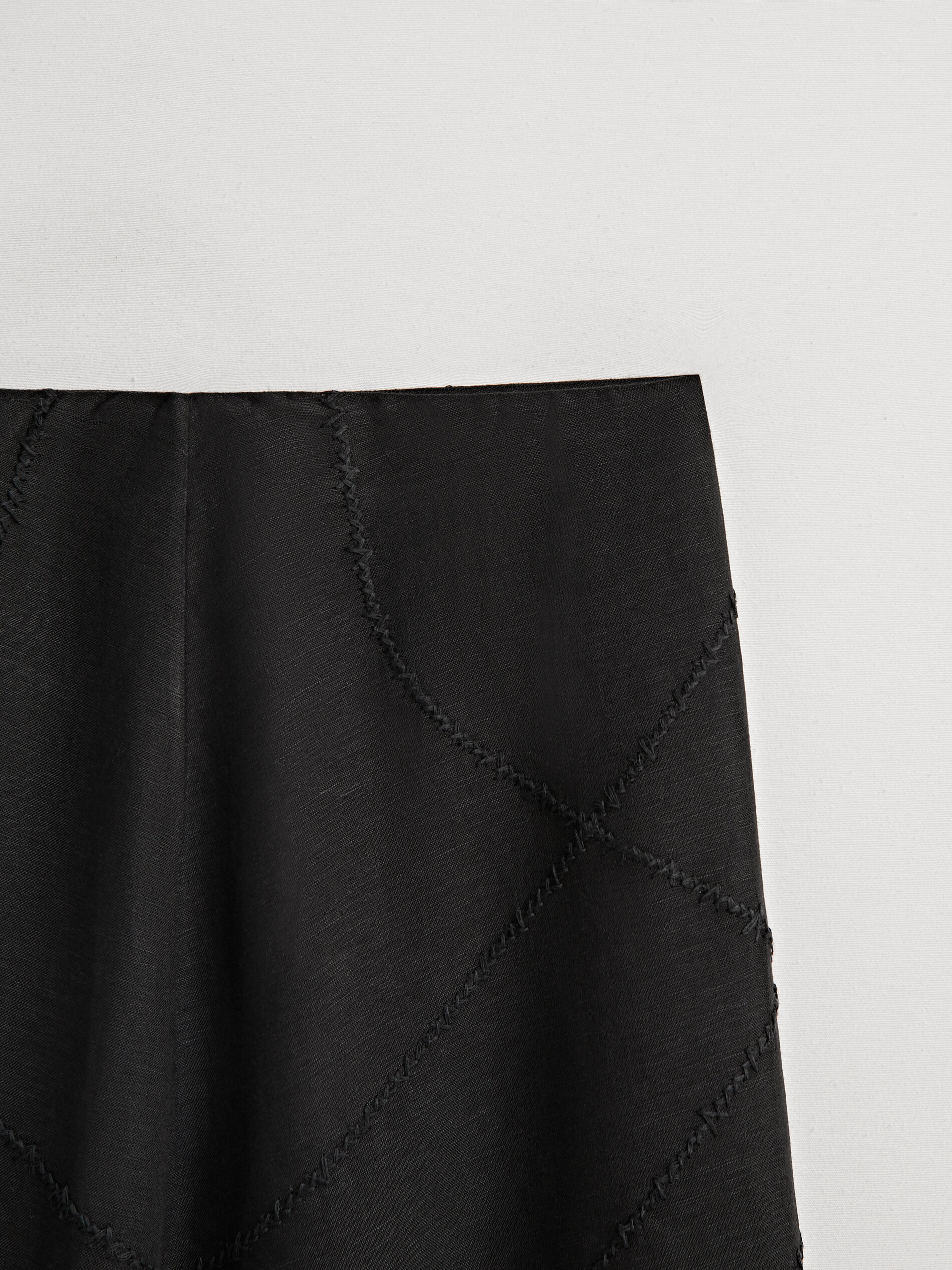 Falda detalle bordados Edição Limitada - NEGRO