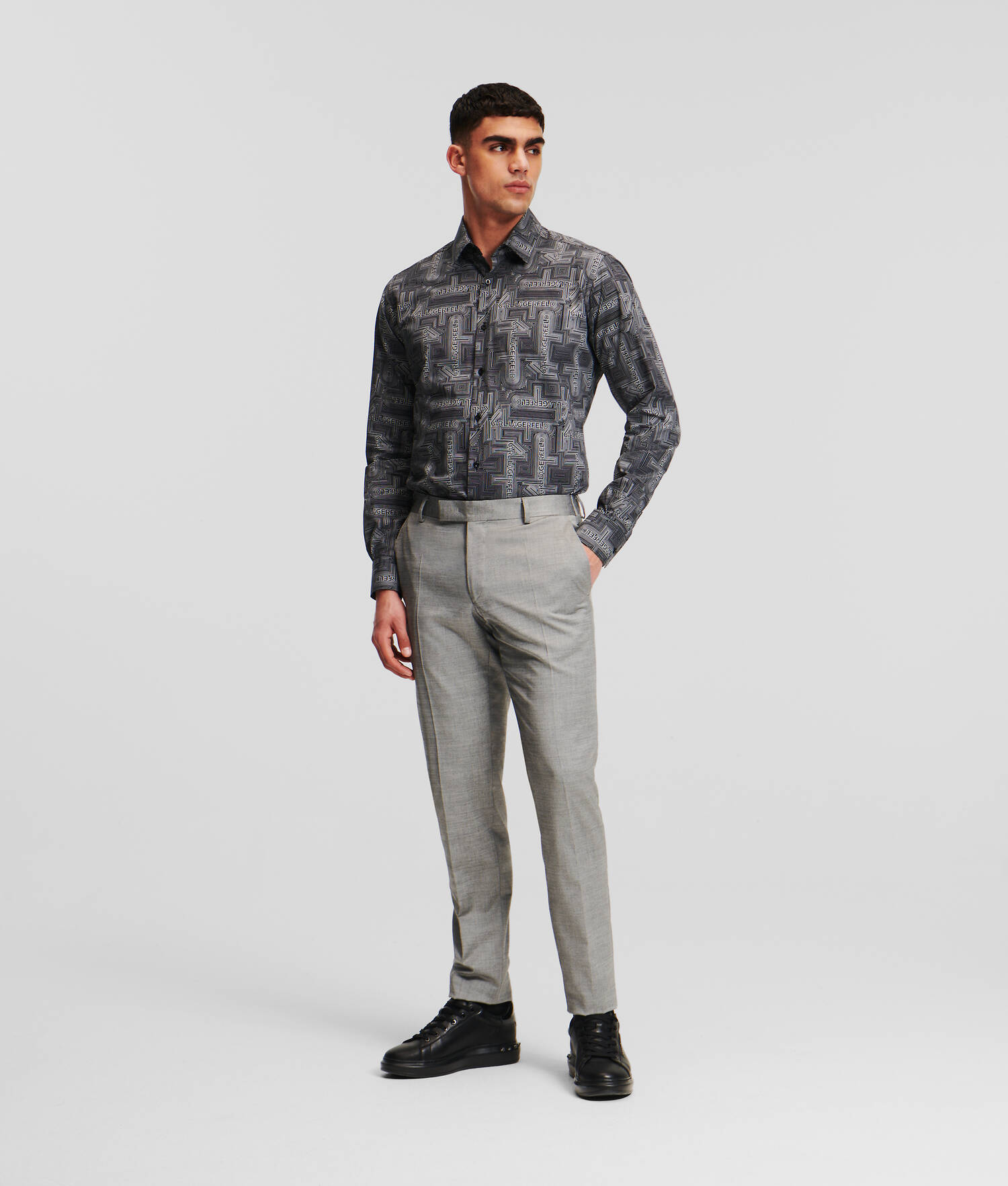 CHEMISE À MOTIFS À LA COUPE MODERNE