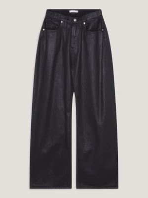 Calça jeans preta revestida de cintura média e modelagem relaxada
