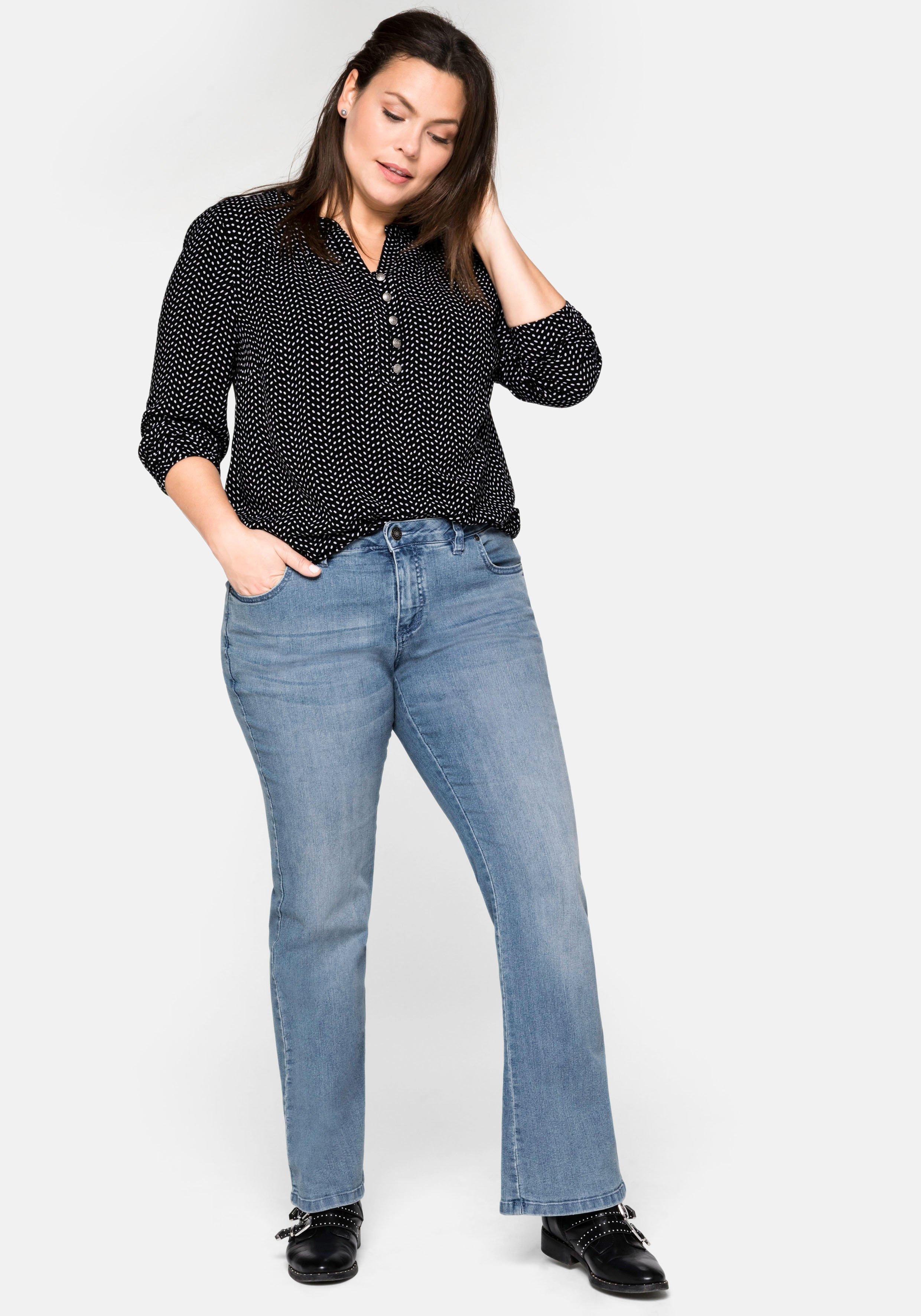 Bootcut-Jeans in 5-Pocket-Form, mit Used-Effekten