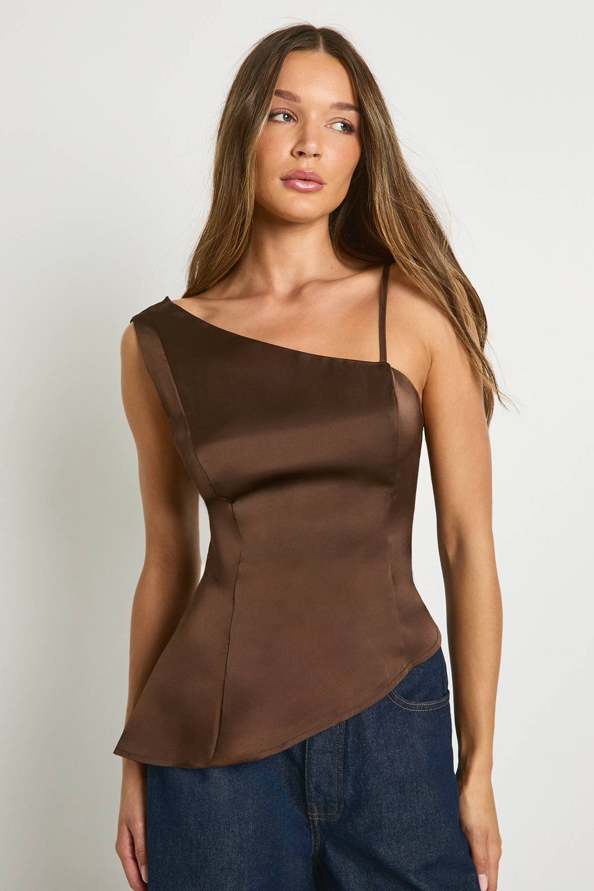 boohoo Haut asymétrique en satin