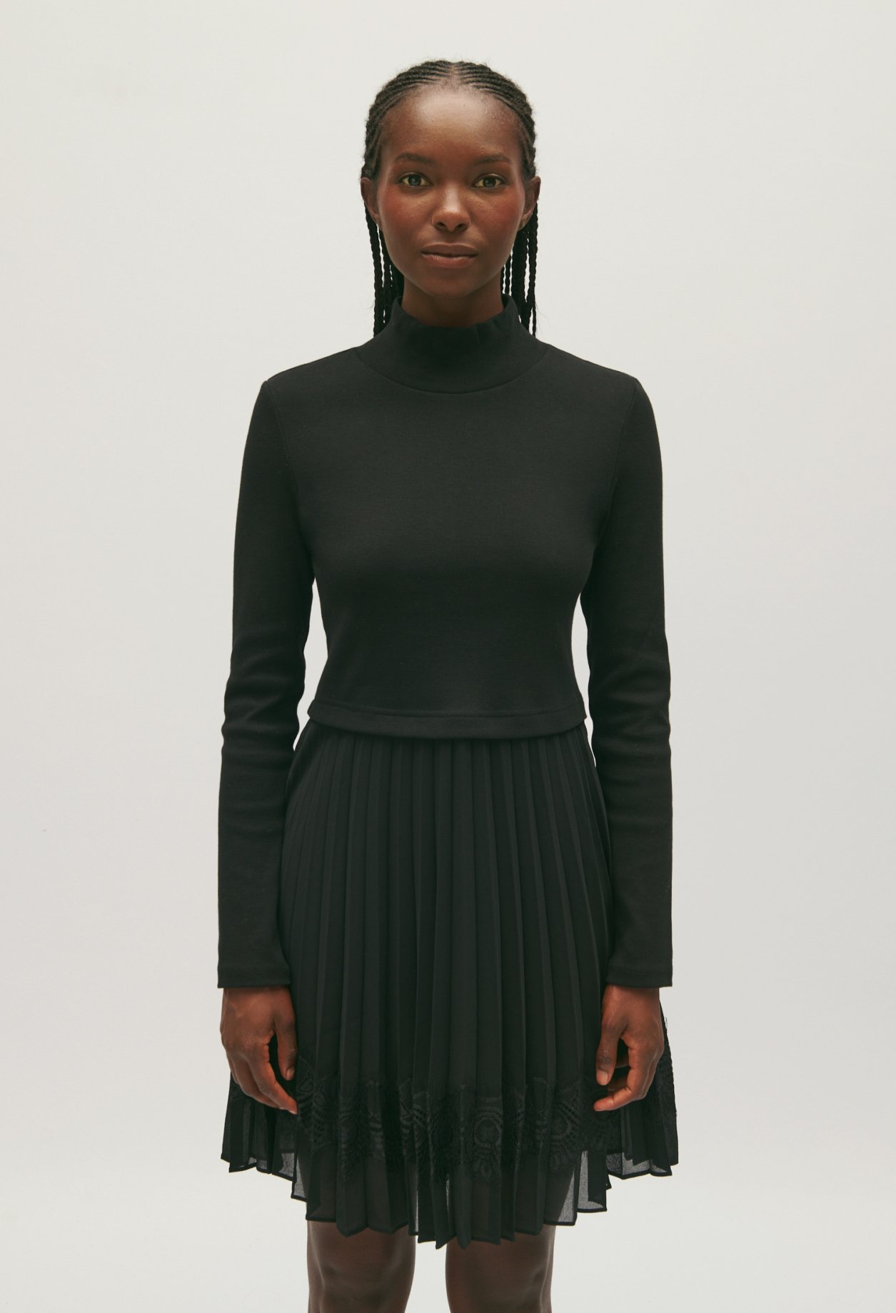 Robe courte plissee noire