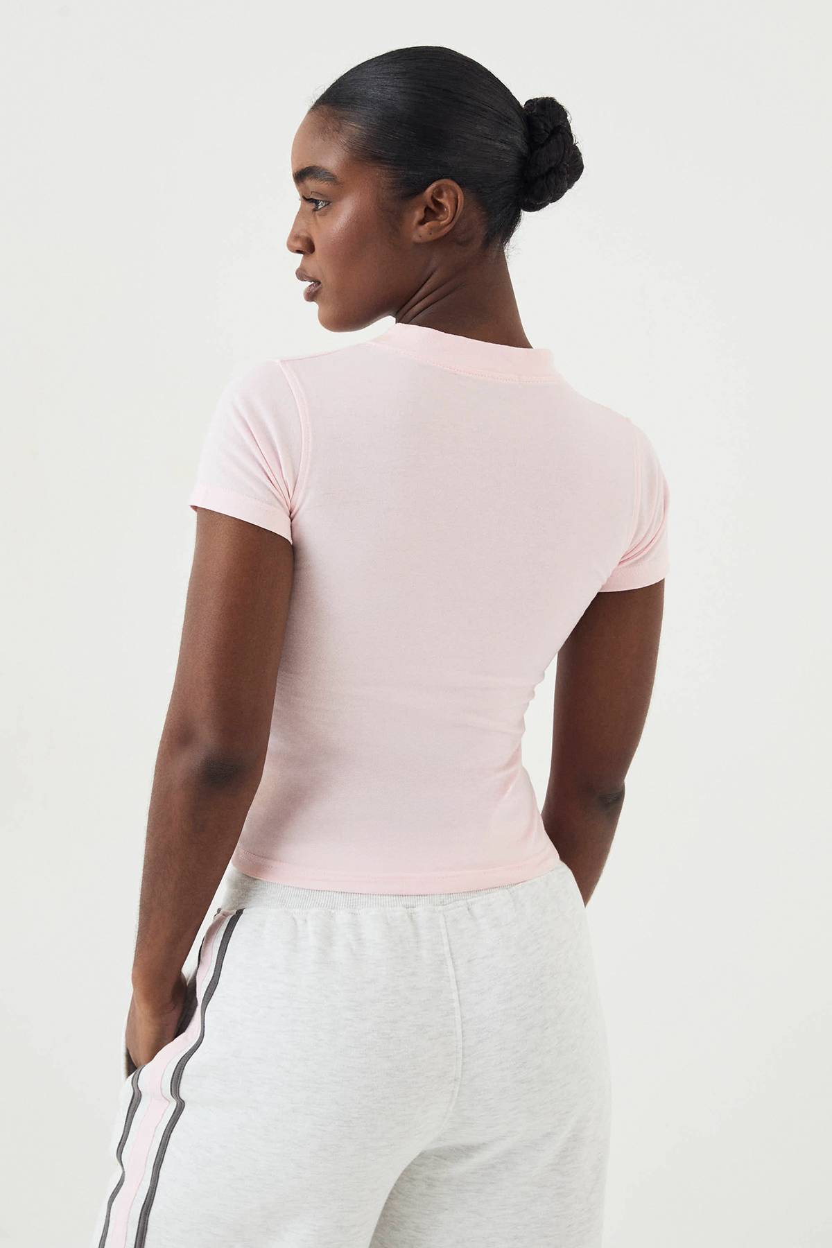T-Shirt Ajusté Col V DSGN Studio Sport