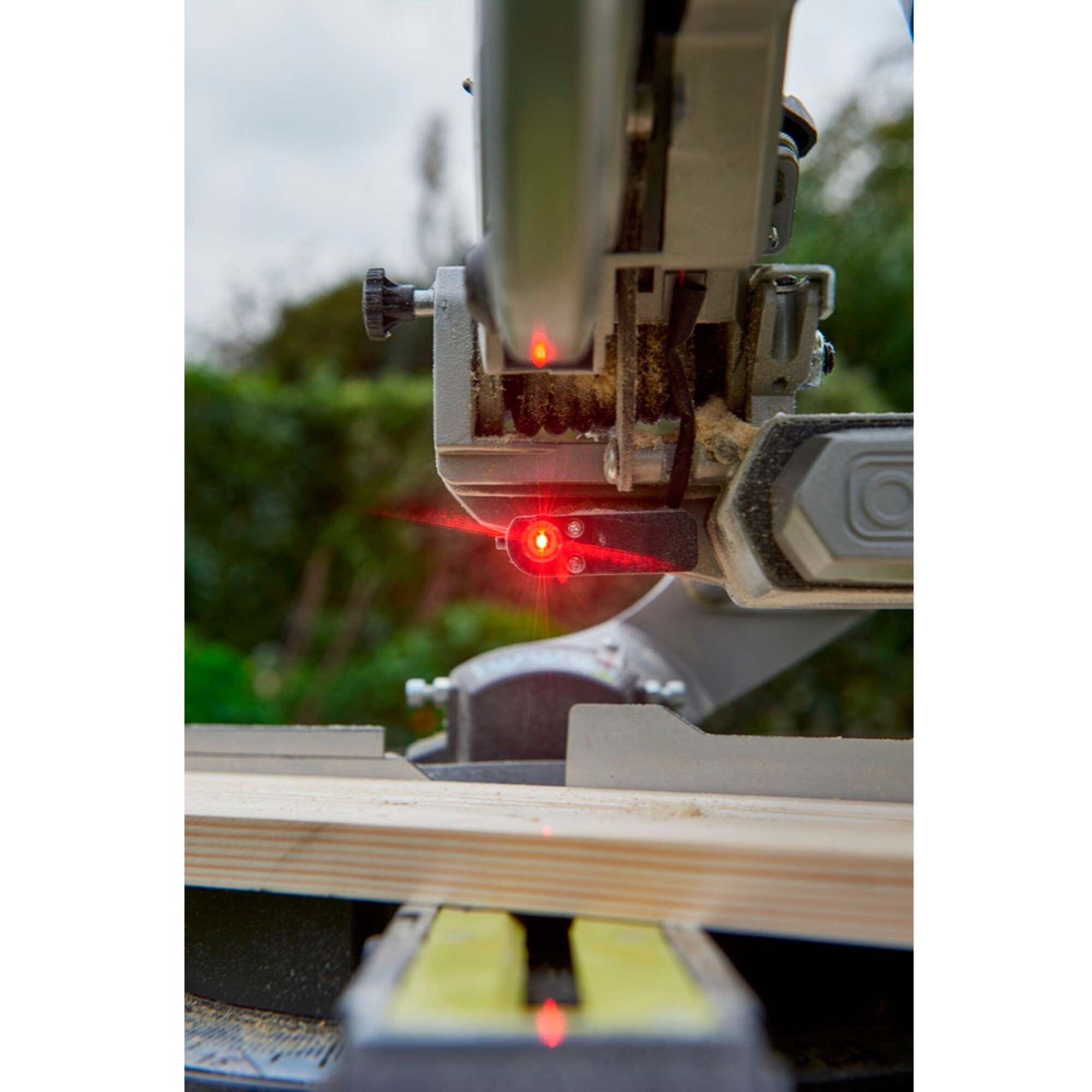 Ryobi Kapp-und Gehrungssäge ONE+ Akku-Kapp-und Gehrungssäge R18MS216-0, 18Volt