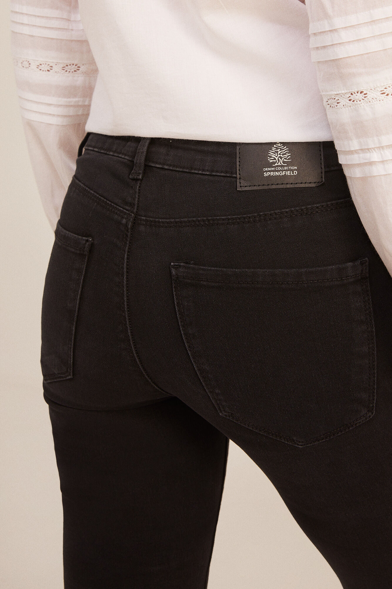 Calça jeans slim com lavagem sustentável - preta