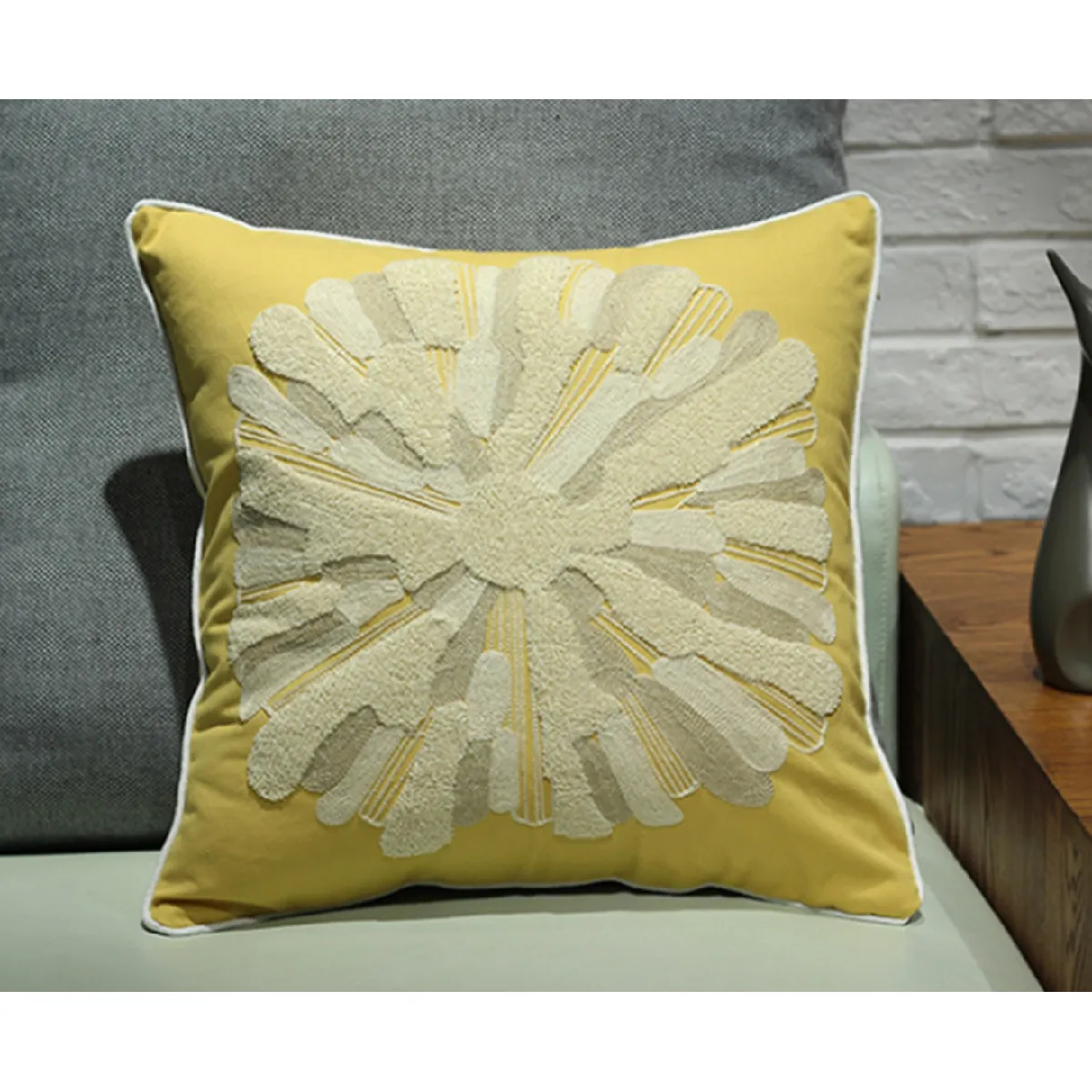 Coussin Embroidered