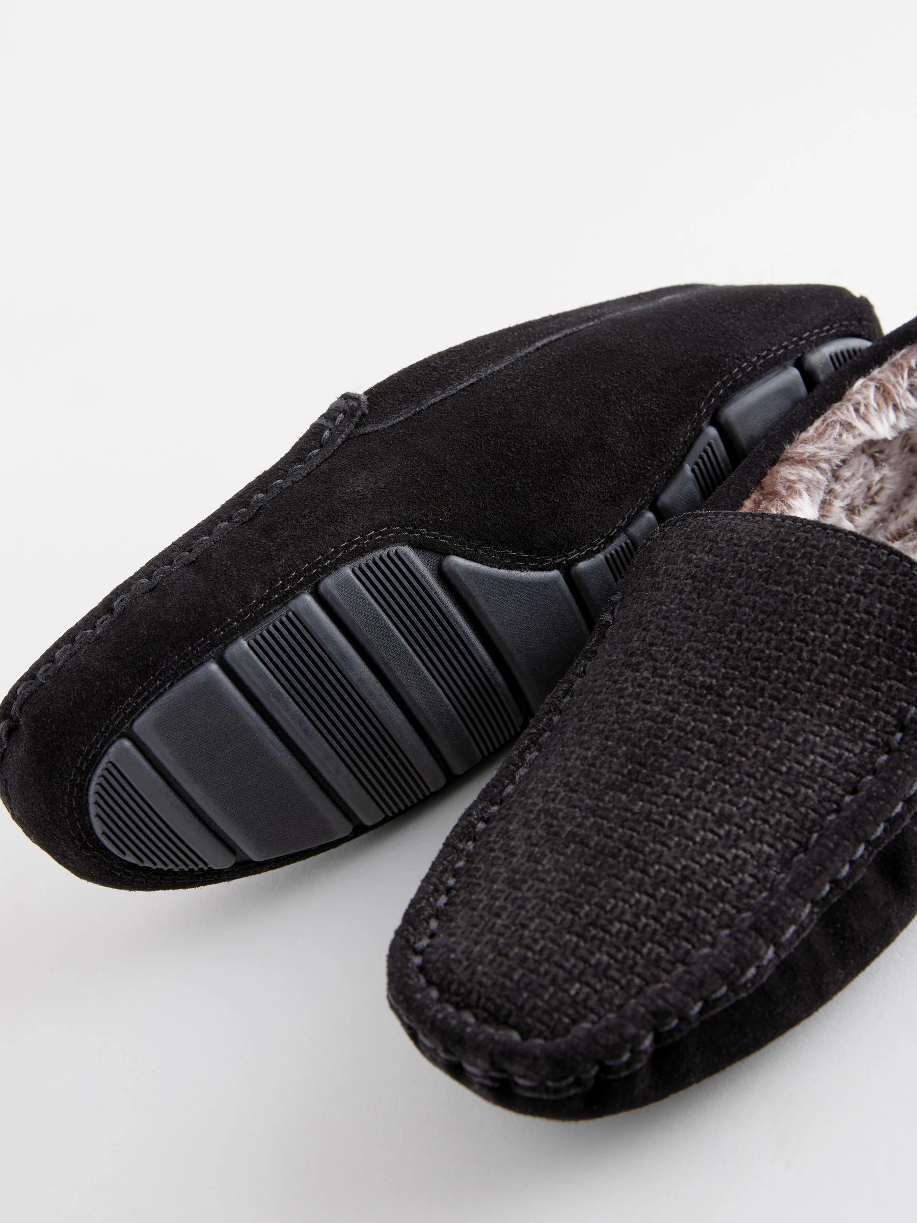 Zwart - Suède mocassinpantoffels met voering van imitatiebont