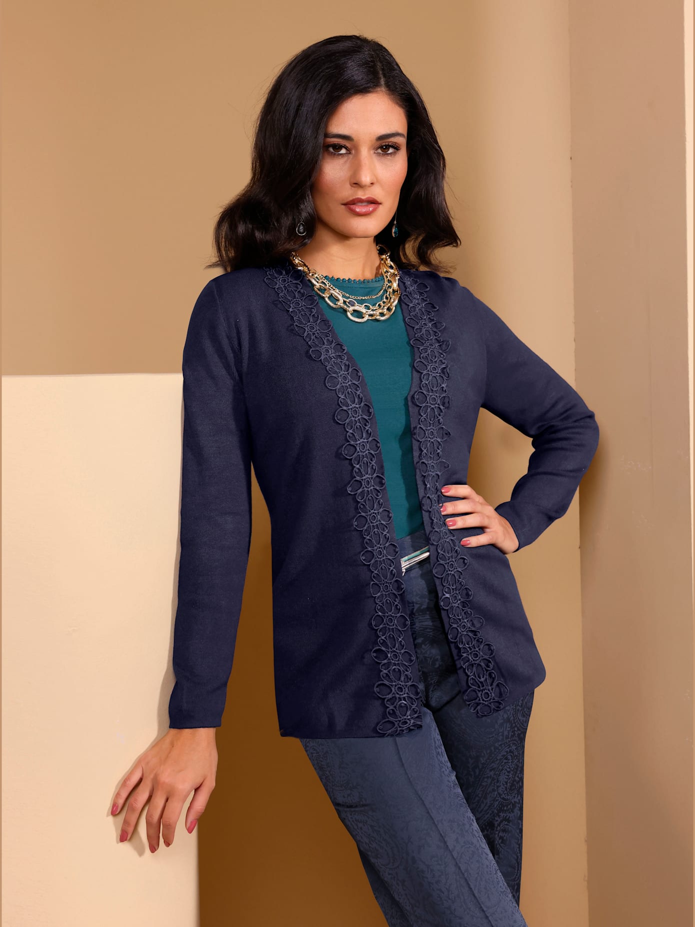 Veste en tricot magnifique bordure en dentelle