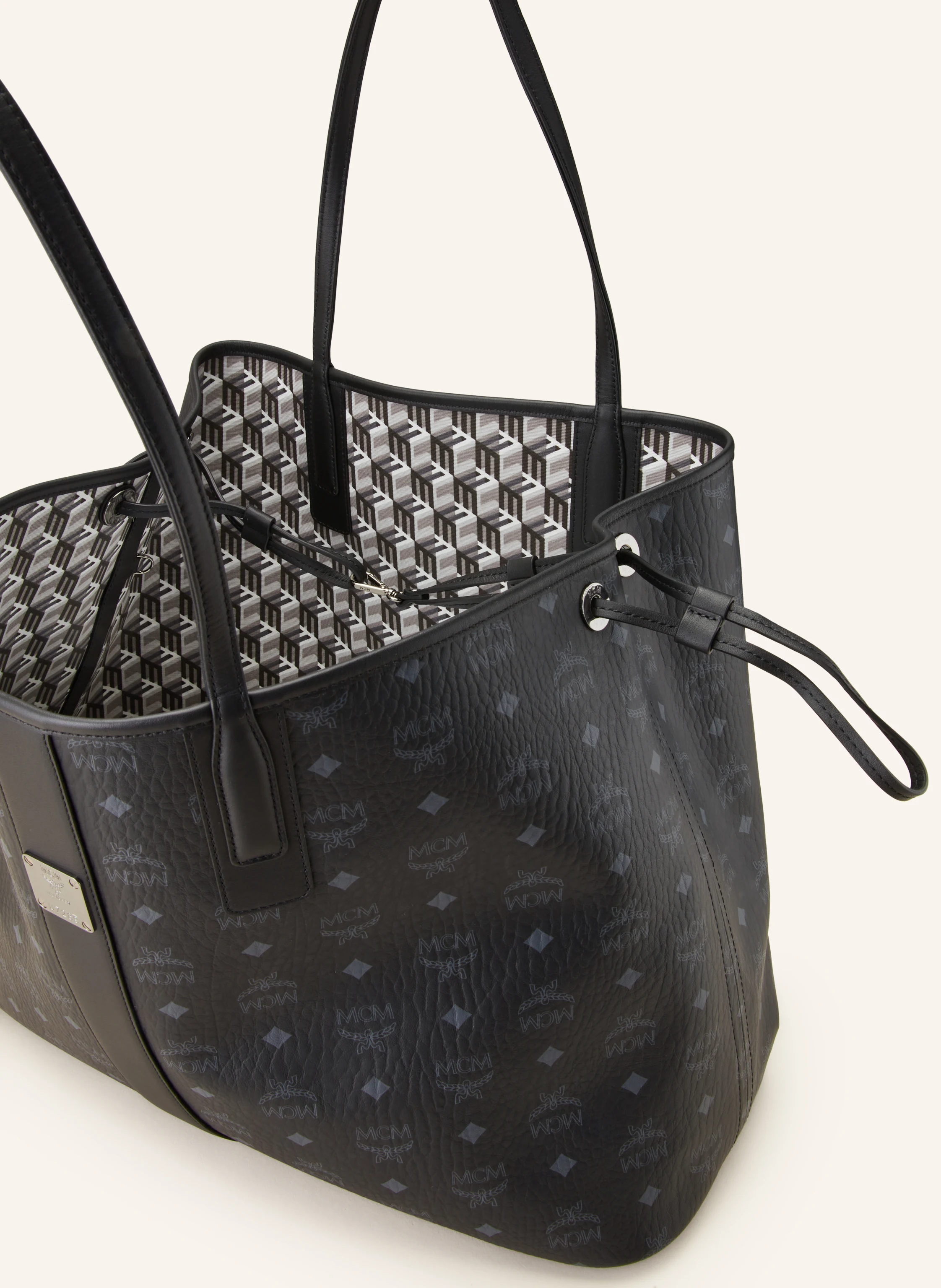 MCM Shopper LIZ VI um Wenden mit Pouch