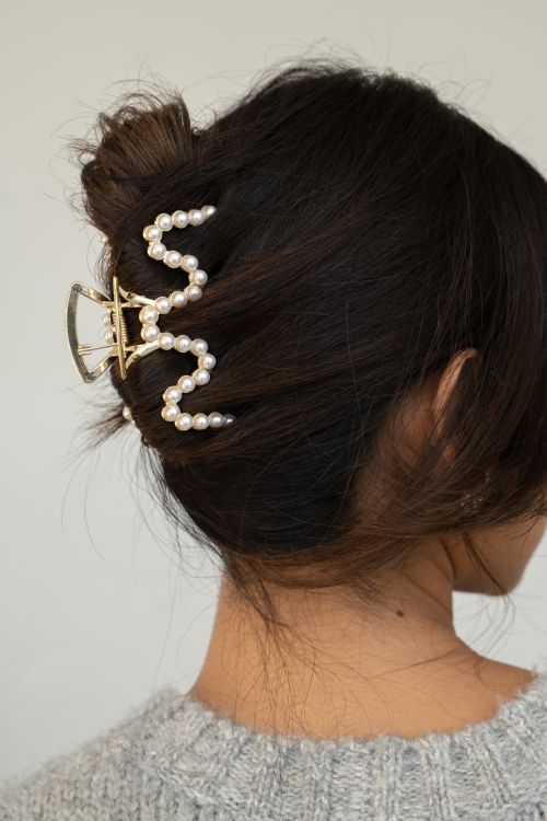 Goudkleurige parel haarclip met wave