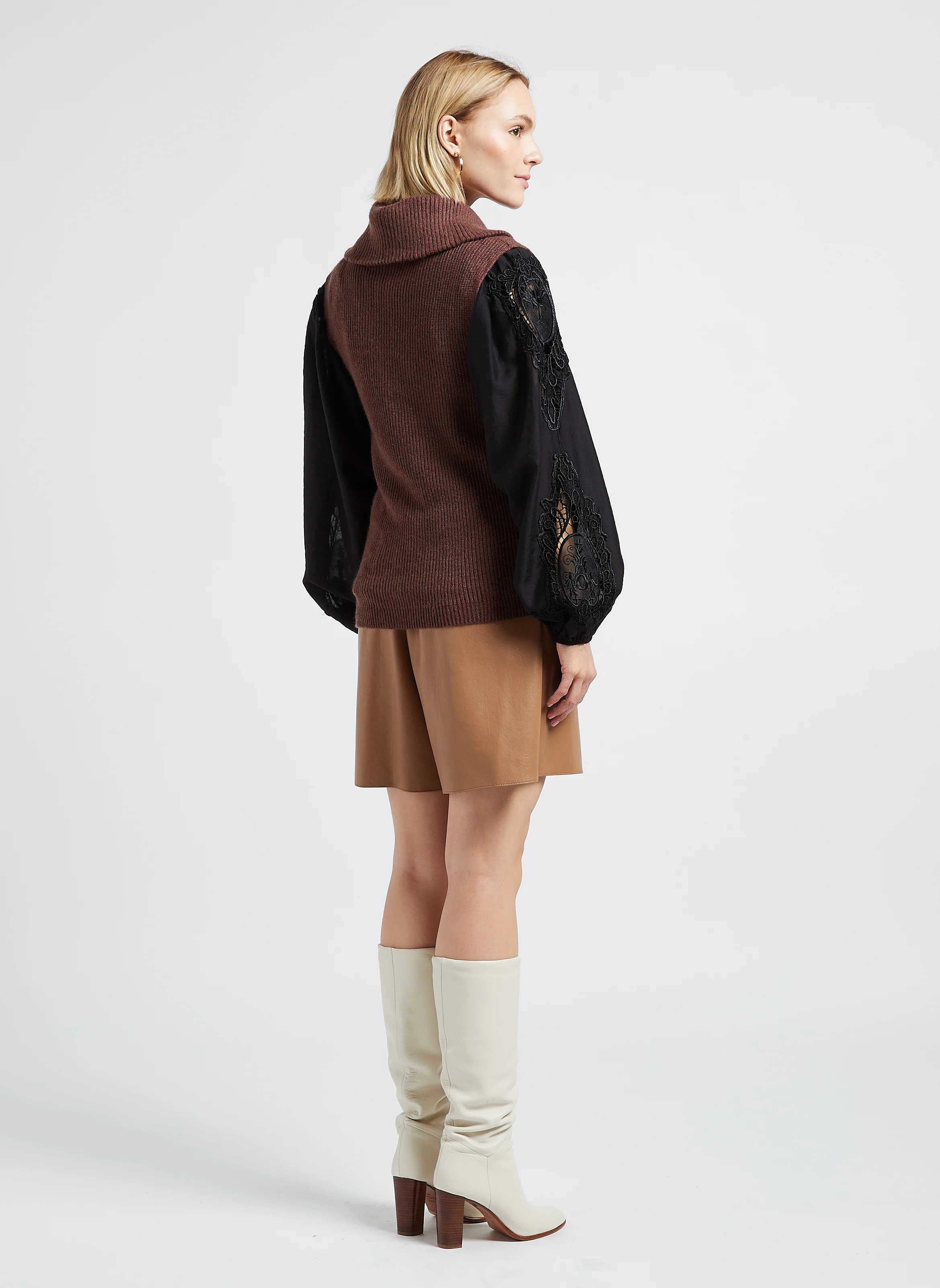 BRINNE - Blouse col rond à broderie ajourées décolletés dos| Noir