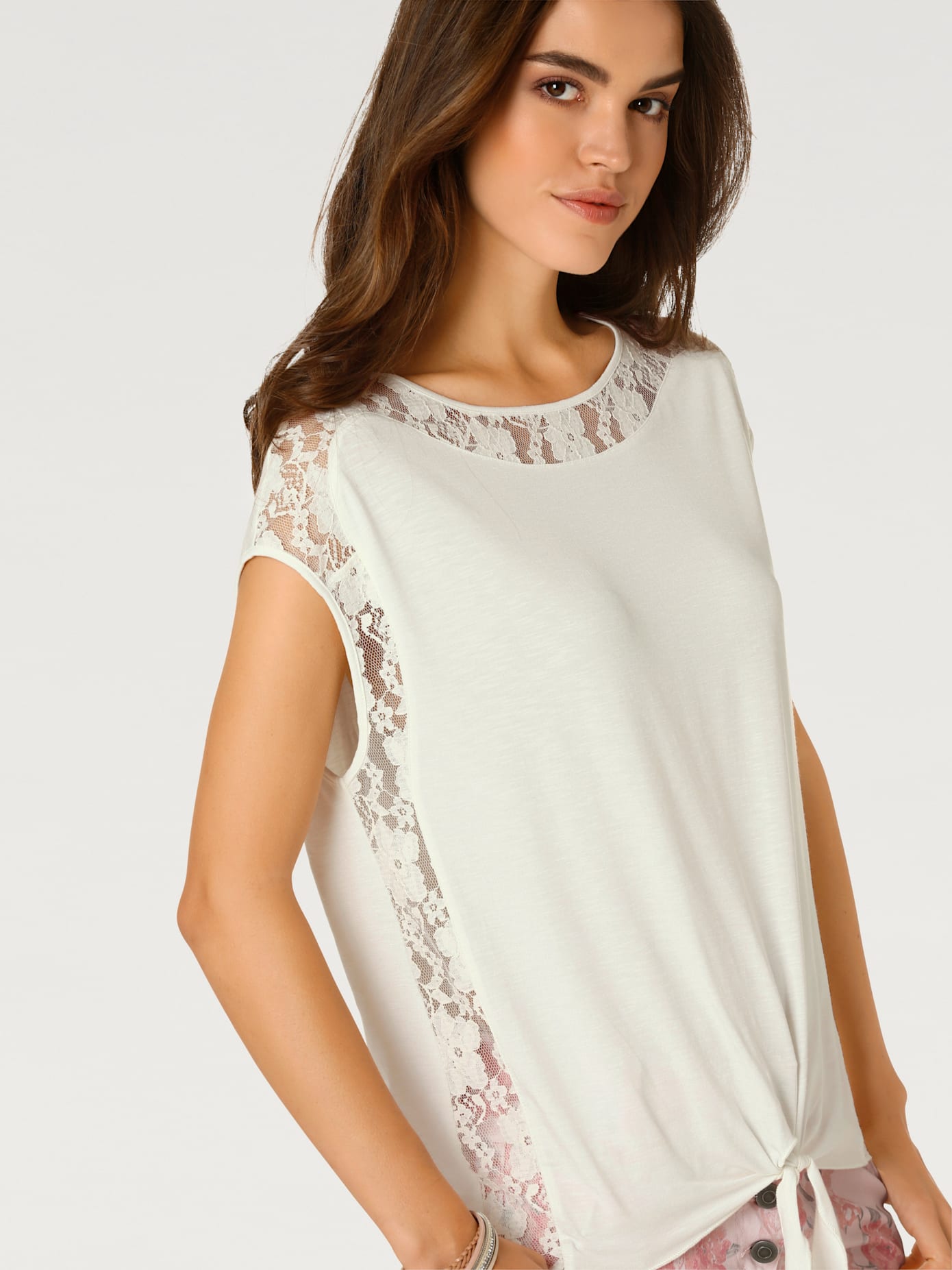 T-shirt en dentelle look romantique