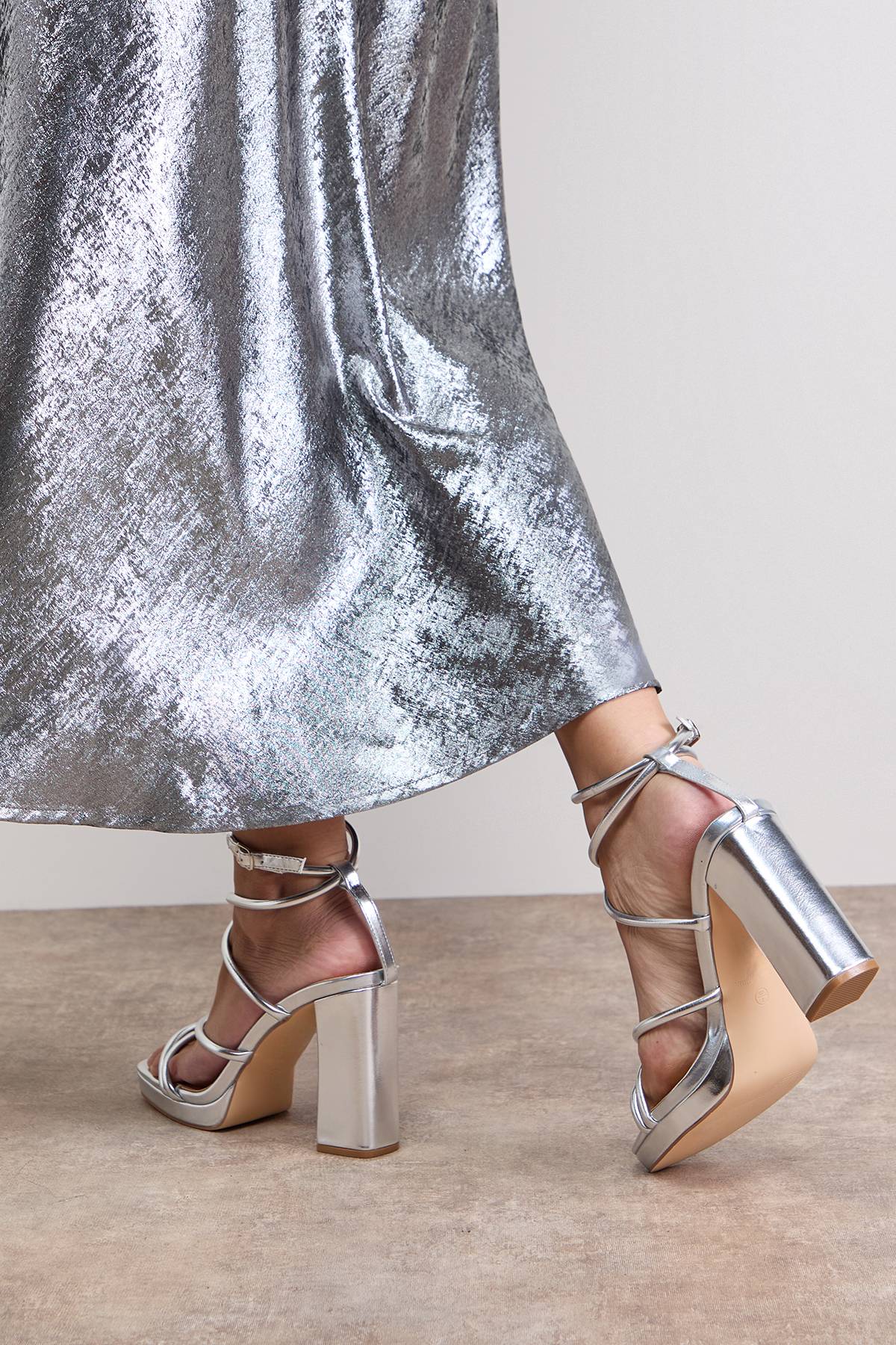 Oasis Sandales à Plateforme Evristine en synthétiquecuir à Brides et Talon Bloc